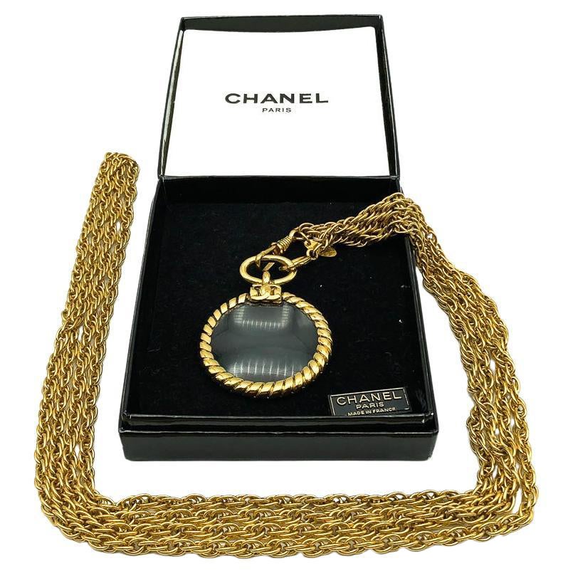 Vintage CHANEL KARL LAGERFELD Colgante de lupa y collar de cadena años 80 en venta