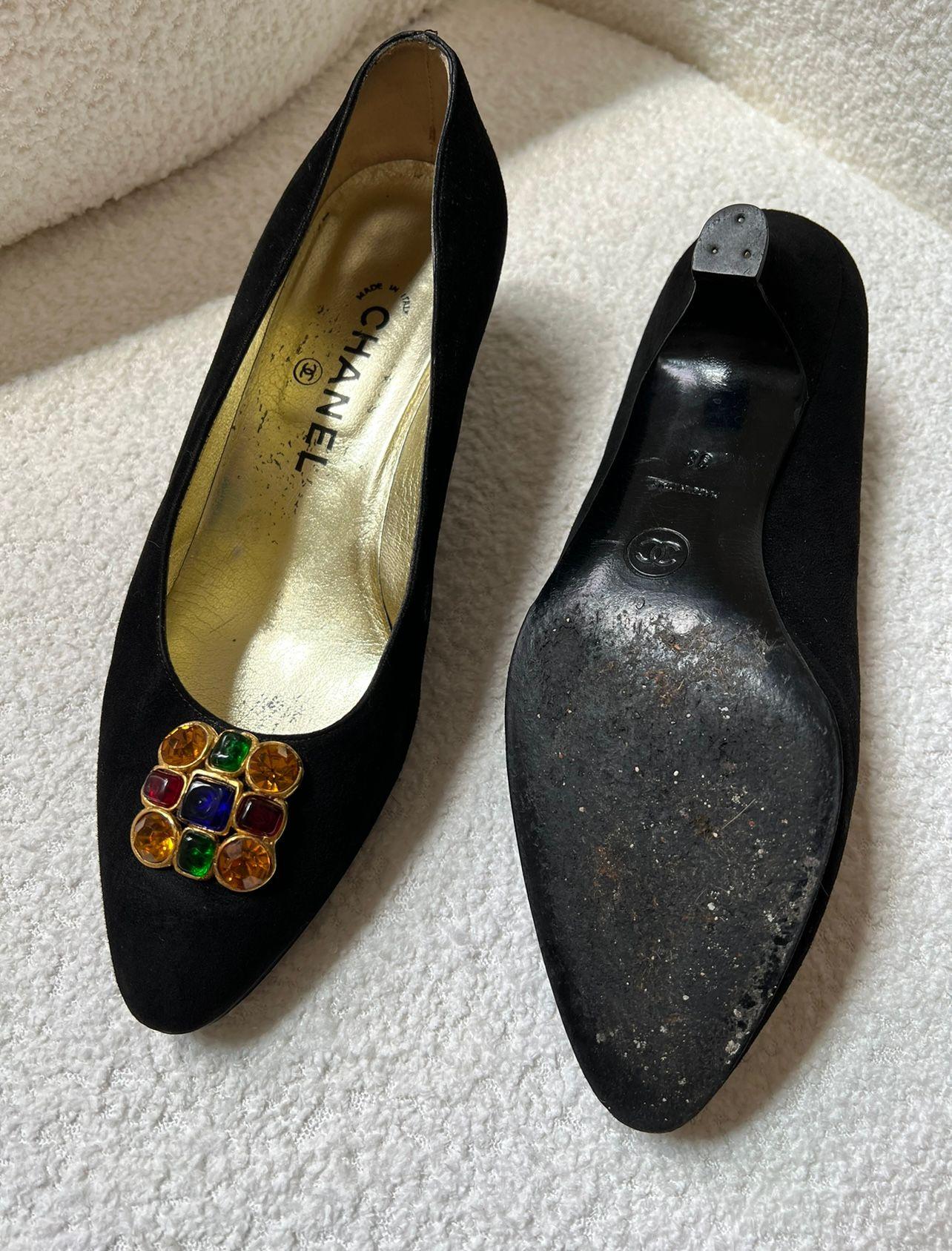 Vintage Chanel Kitten-Heels mit Gripoix-Schnallen, 1989 (Schwarz) im Angebot