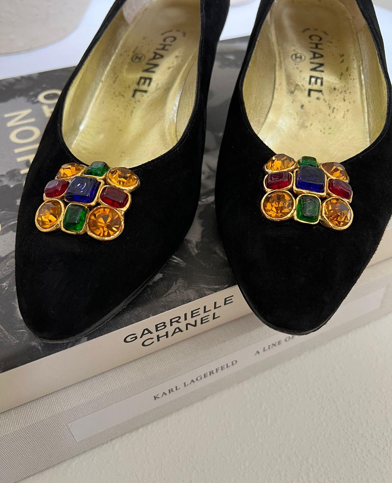 Vintage Chanel Kitten-Heels mit Gripoix-Schnallen, 1989 Damen im Angebot