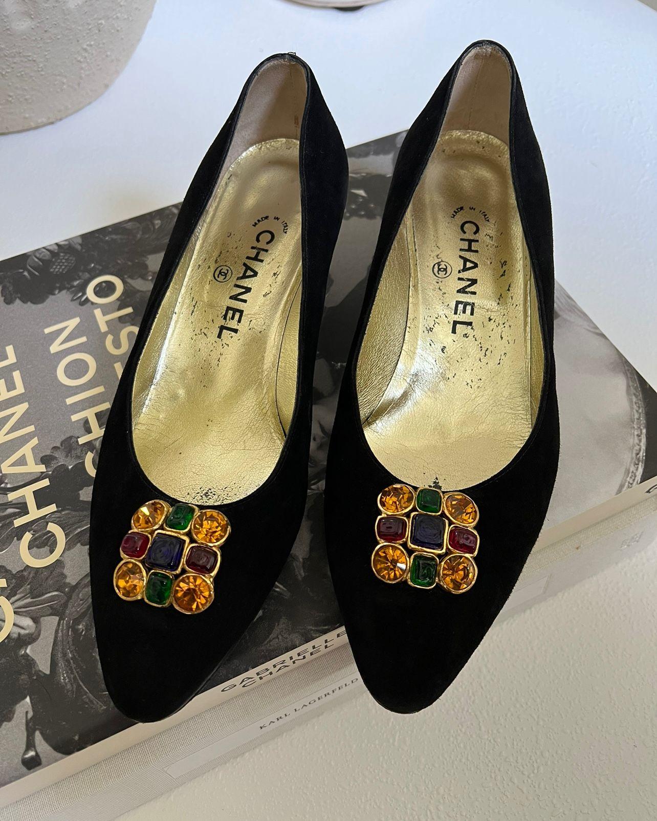 Vintage Chanel Kitten-Heels mit Gripoix-Schnallen, 1989 im Angebot 1