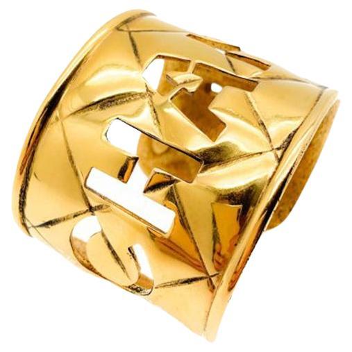 Vintage Chanel LAGERFELD Cut Out  C H A N E L.  Manchette de déclaration 1980 en vente
