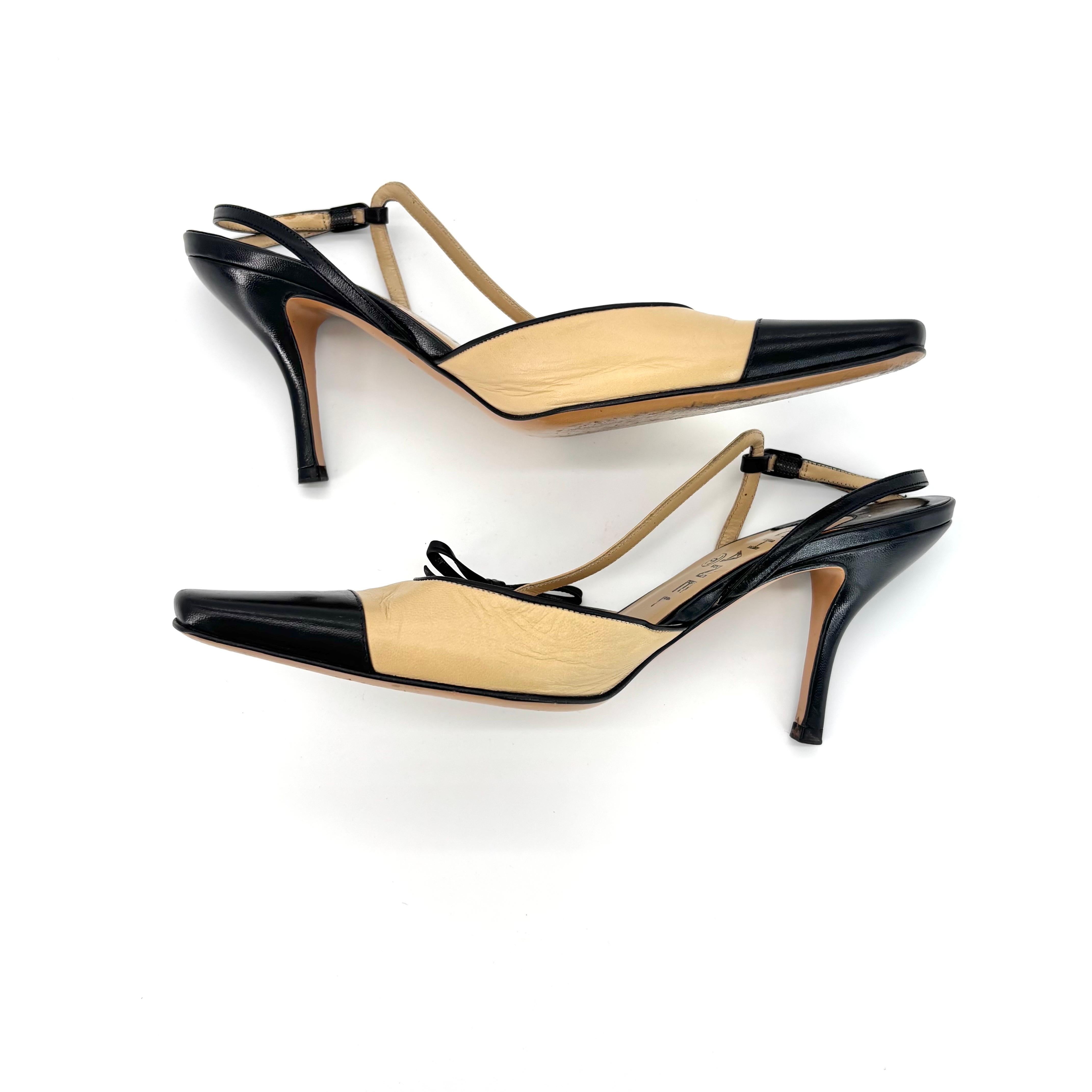 Vintage Chanel Lagerfeld Interlocking CC Mini Bow Cap Toe Slingback Pumps 36 Pour femmes en vente