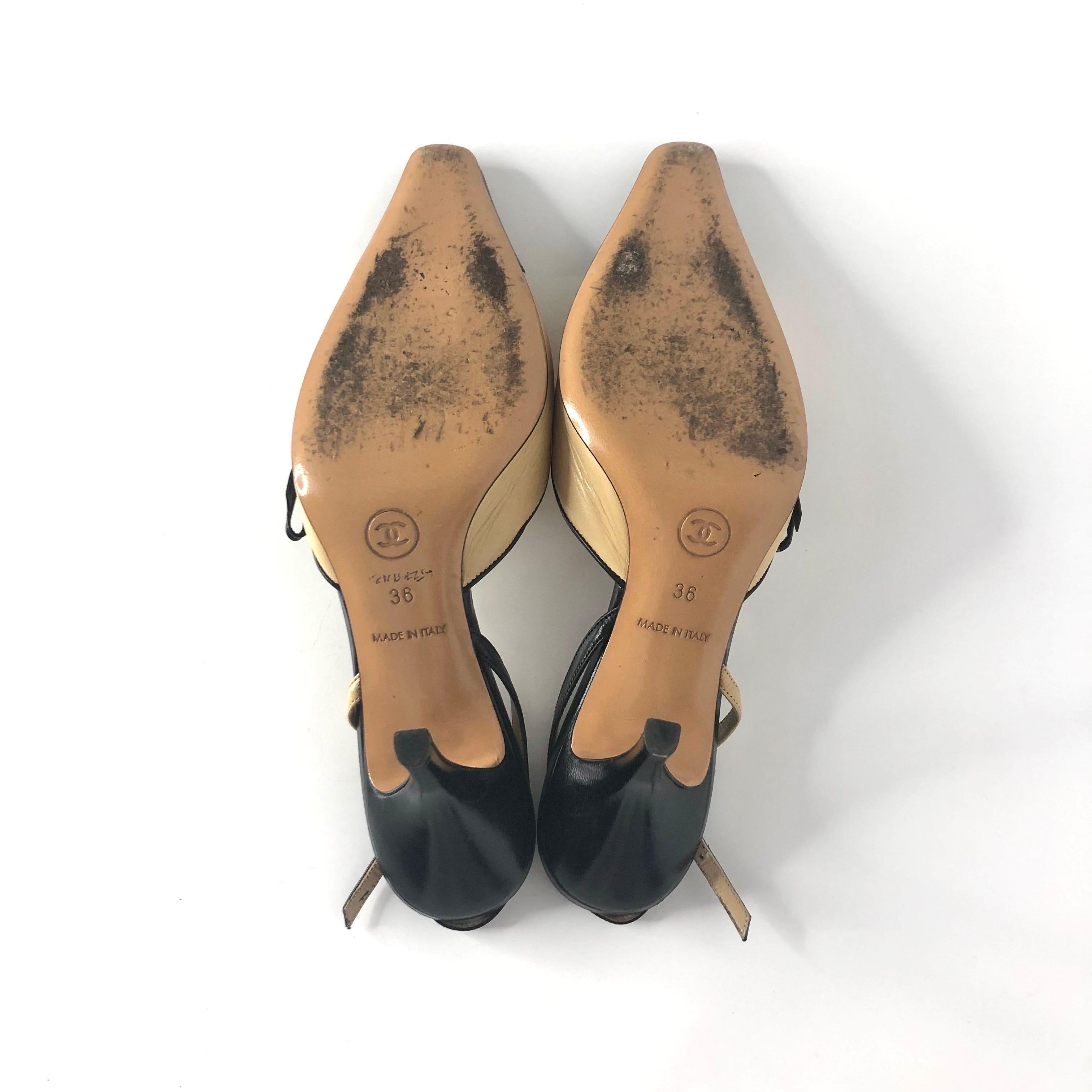 Vintage Chanel Lagerfeld Interlocking CC Mini Bow Cap Toe Slingback Pumps 36 im Angebot 1