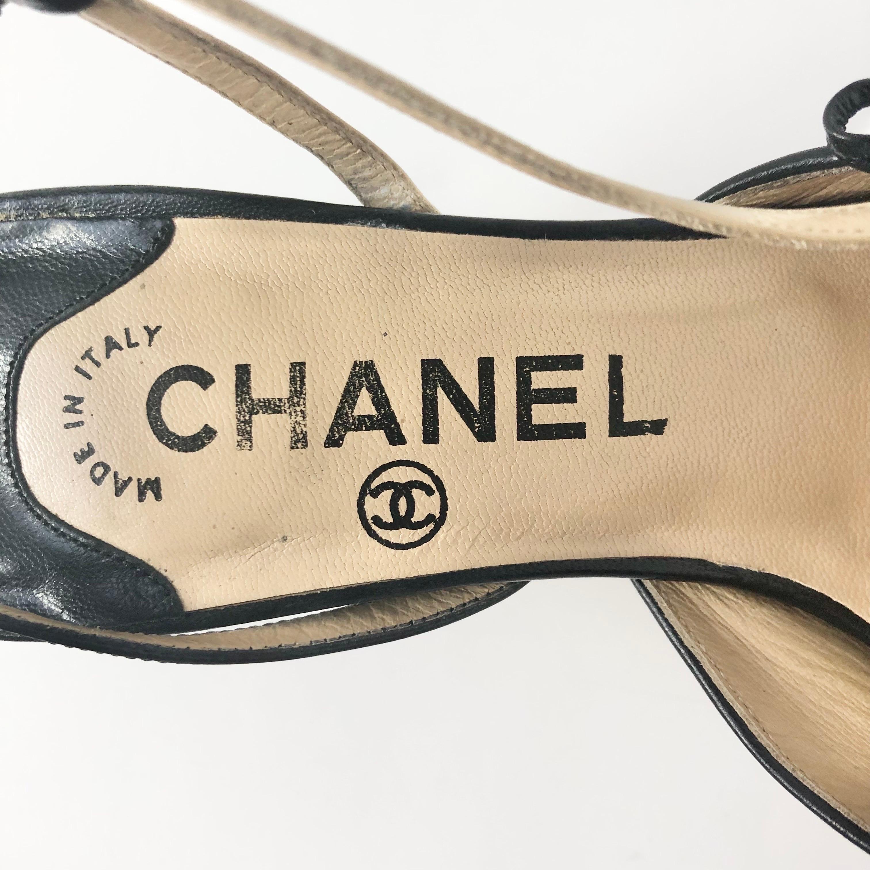 Vintage Chanel Lagerfeld Interlocking CC Mini Bow Cap Toe Slingback Pumps 36 im Angebot 3