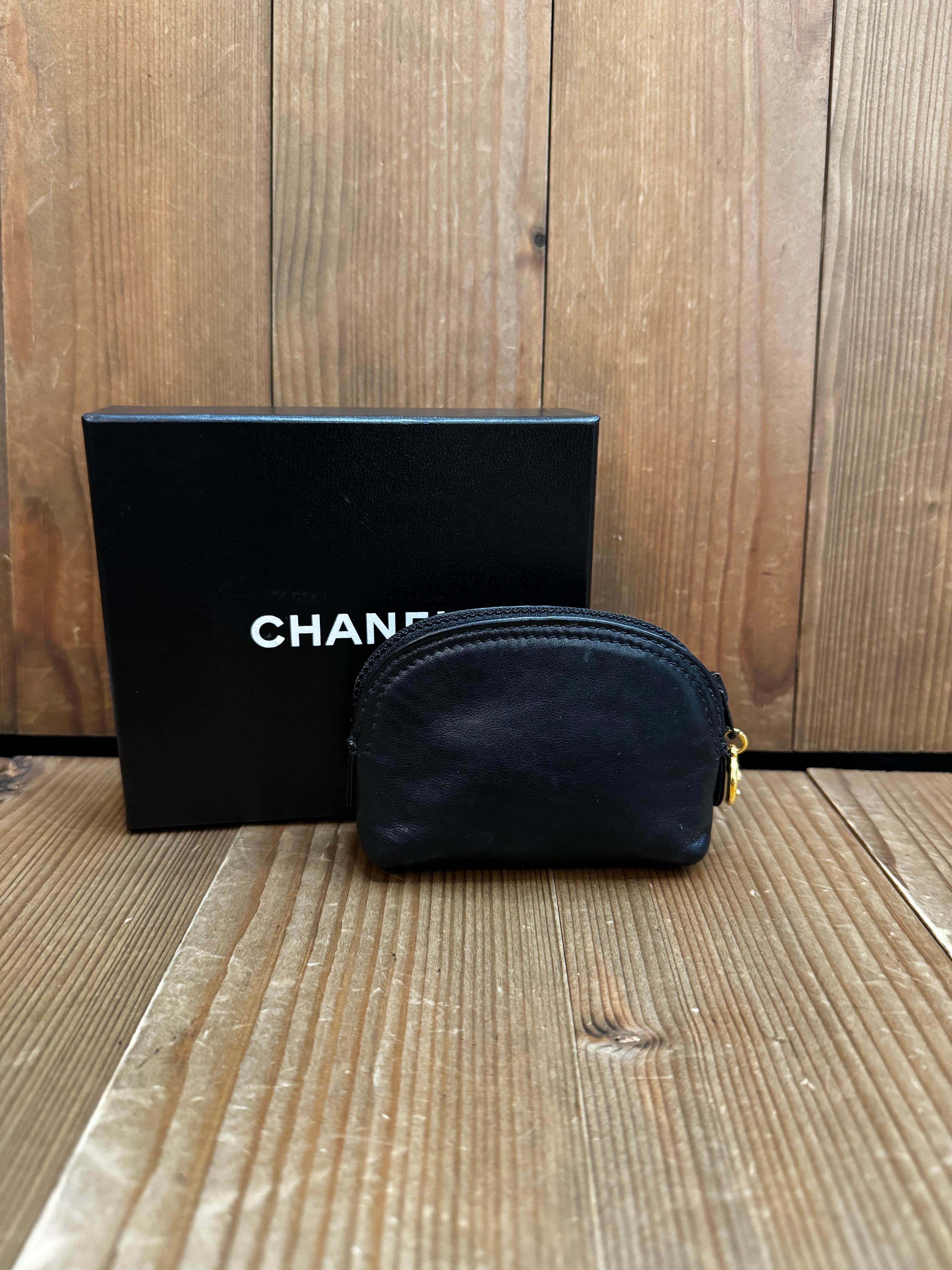 Vintage CHANEL Lambskin Leather Mini Pouch Bag Black In Good Condition For Sale In Bangkok, TH