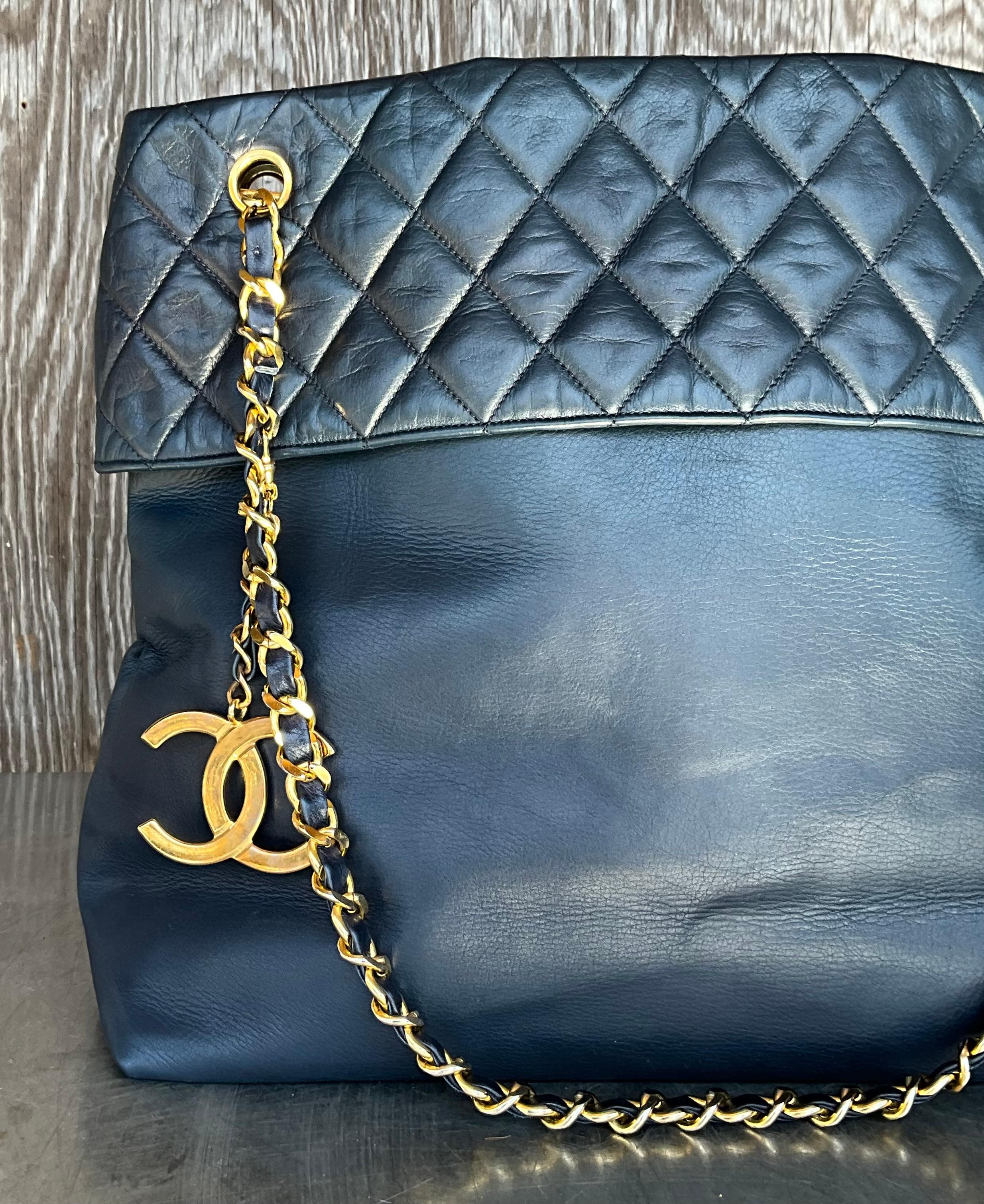  Vintage Chanel Lambskin Quilted Shoulder Bag Navy (Sac à bandoulière matelassé en cuir d'agneau) Unisexe 