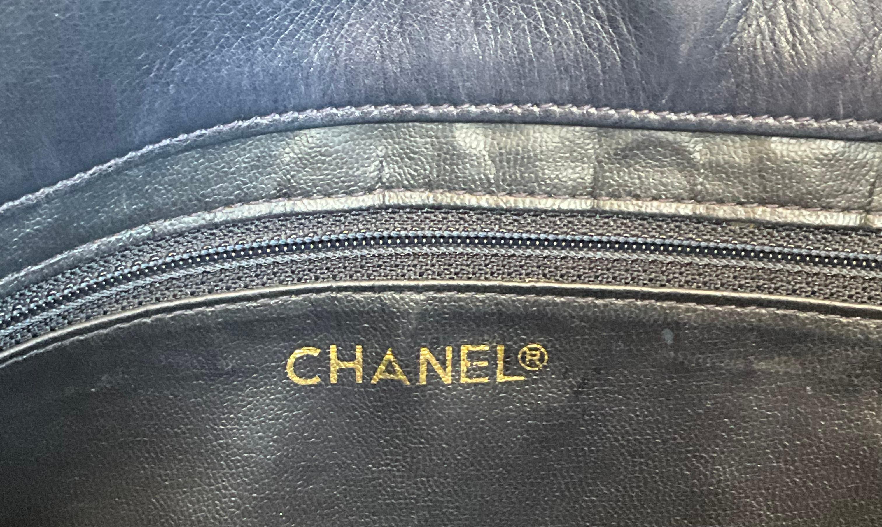 Vintage Chanel Lambskin Quilted Shoulder Bag Navy (Sac à bandoulière matelassé en cuir d'agneau) 4
