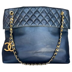 Vintage Chanel Lambskin Quilted Shoulder Bag Navy (Sac à bandoulière matelassé en cuir d'agneau)