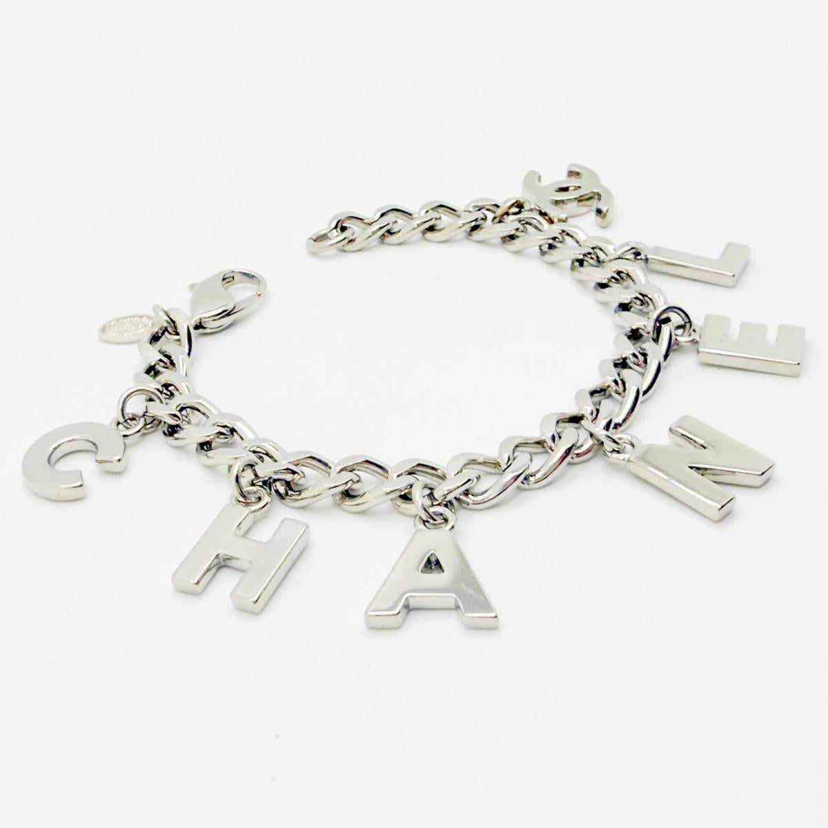 Vintage Chanel Letter Charm CC Bracciale 2005 in vendita 2