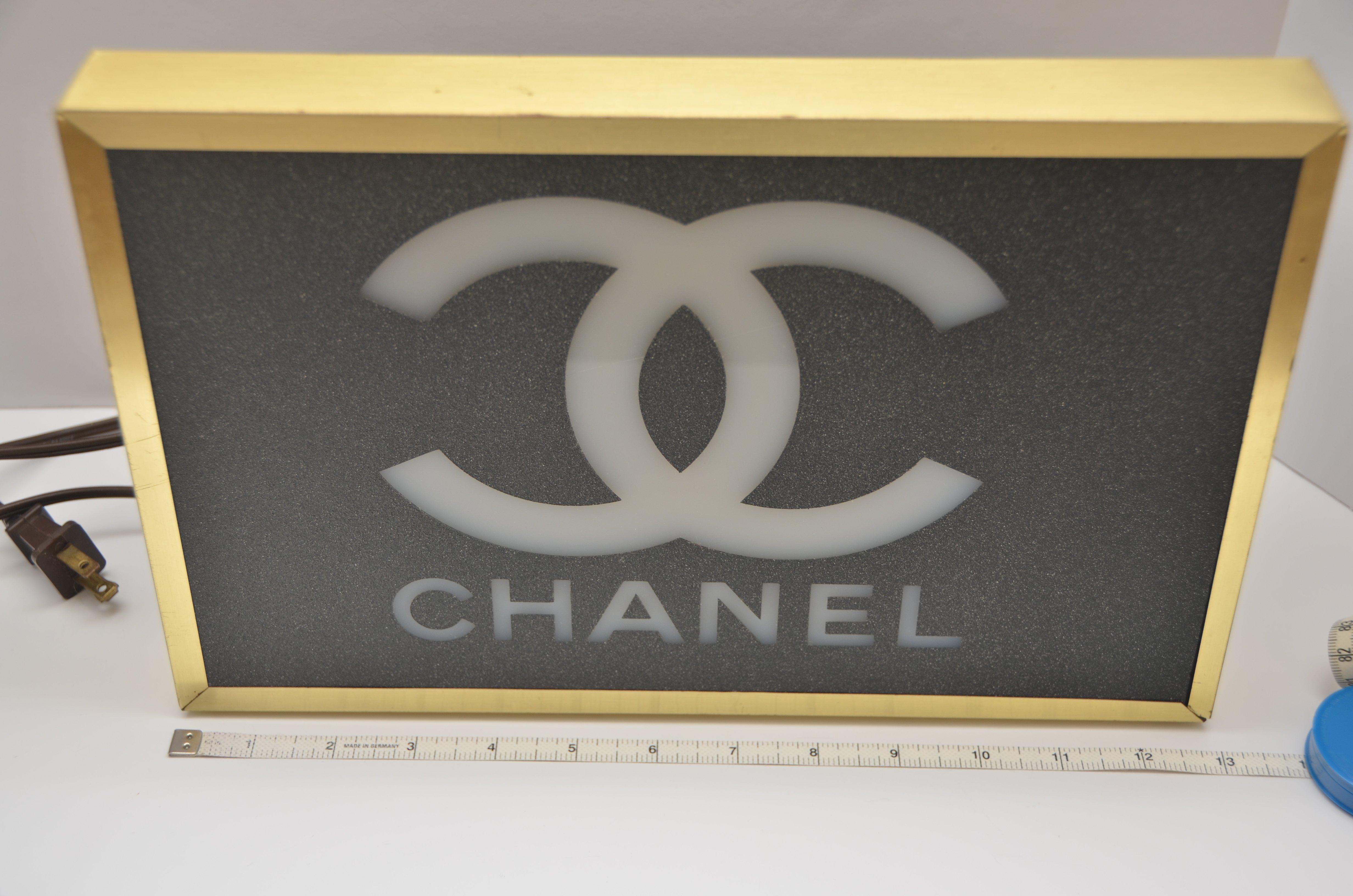 Vintage Chanel Licht in funktionsfähigem Zustand
Ungefähre Länge 13