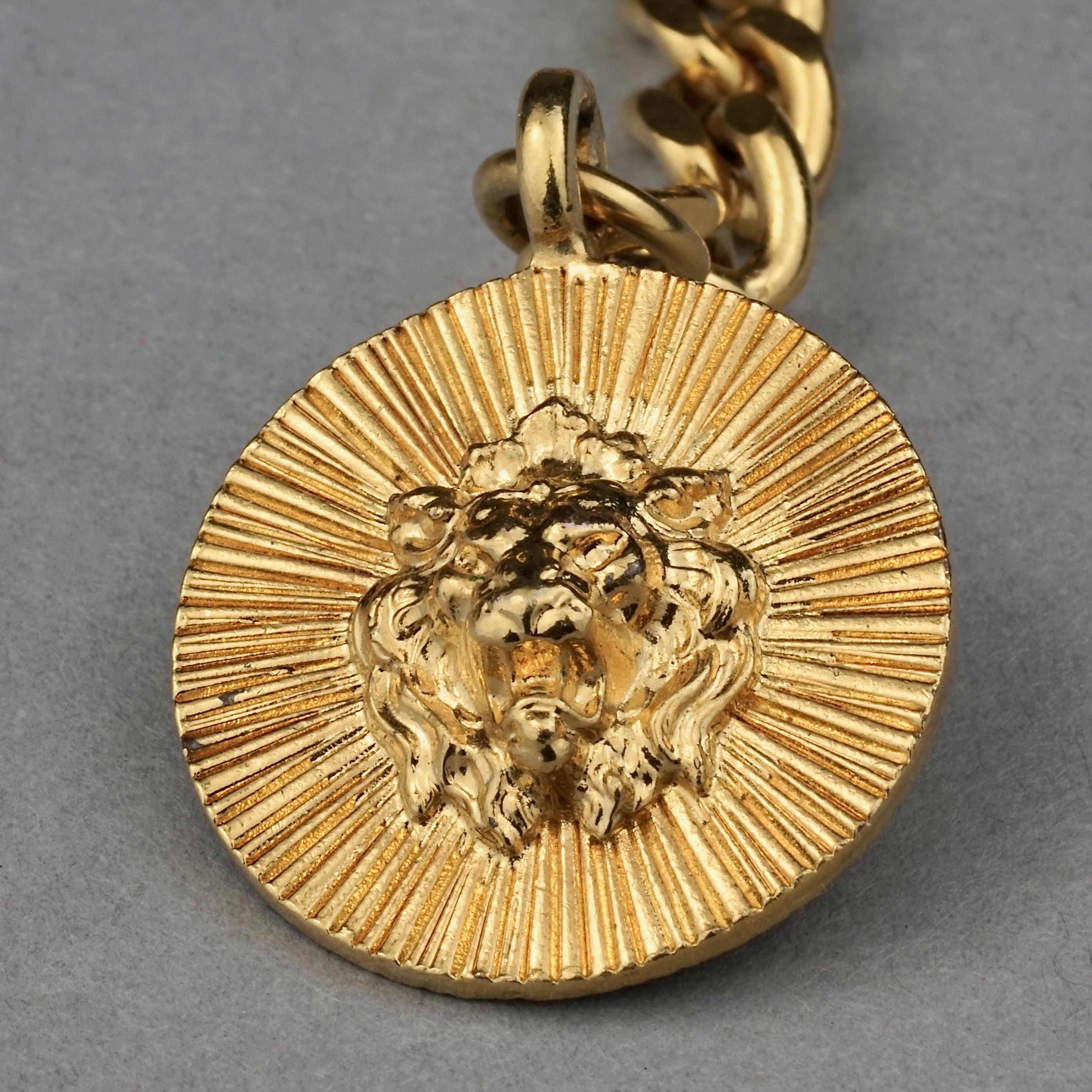 Vintage CHANEL Lion Head Medallion Belt In Excellent Condition In Kingersheim, Alsace