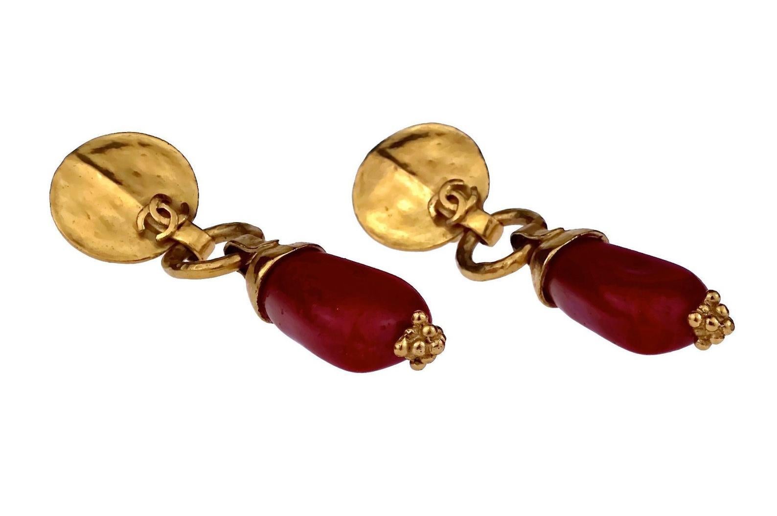Vintage CHANEL Logo Disc Red Stone Drop Earrings In Excellent Condition In Kingersheim, Alsace