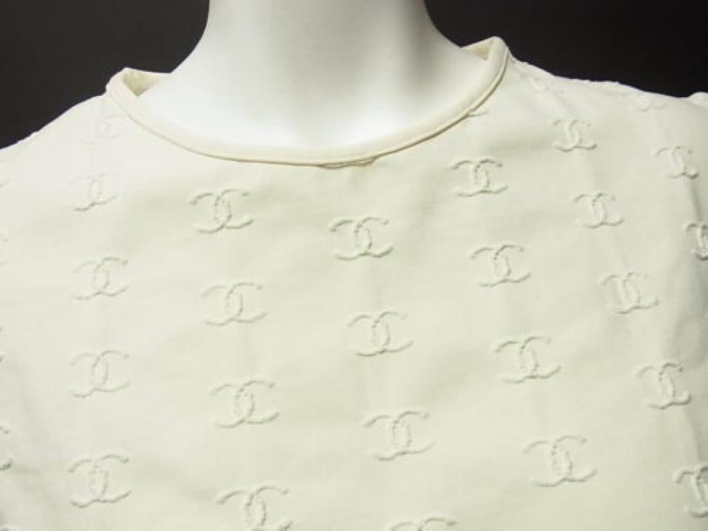 Blanc Chanel - T-shirt blanc vintage avec logo brodé en vente
