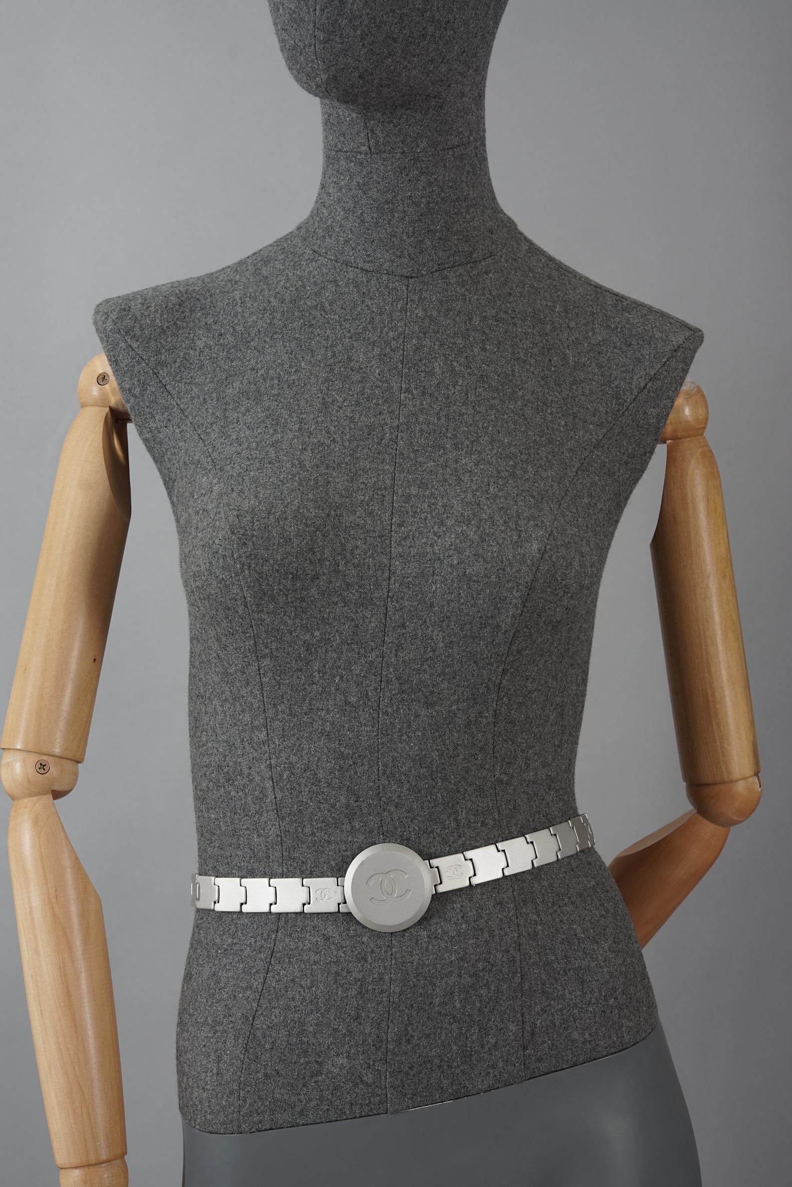 Vintage CHANEL Logo Futuristic Matte Silver Articulated Belt 2