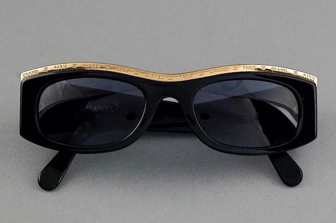 Vintage CHANEL Logo Gold Metal Top Rim Sunglasses In Excellent Condition In Kingersheim, Alsace