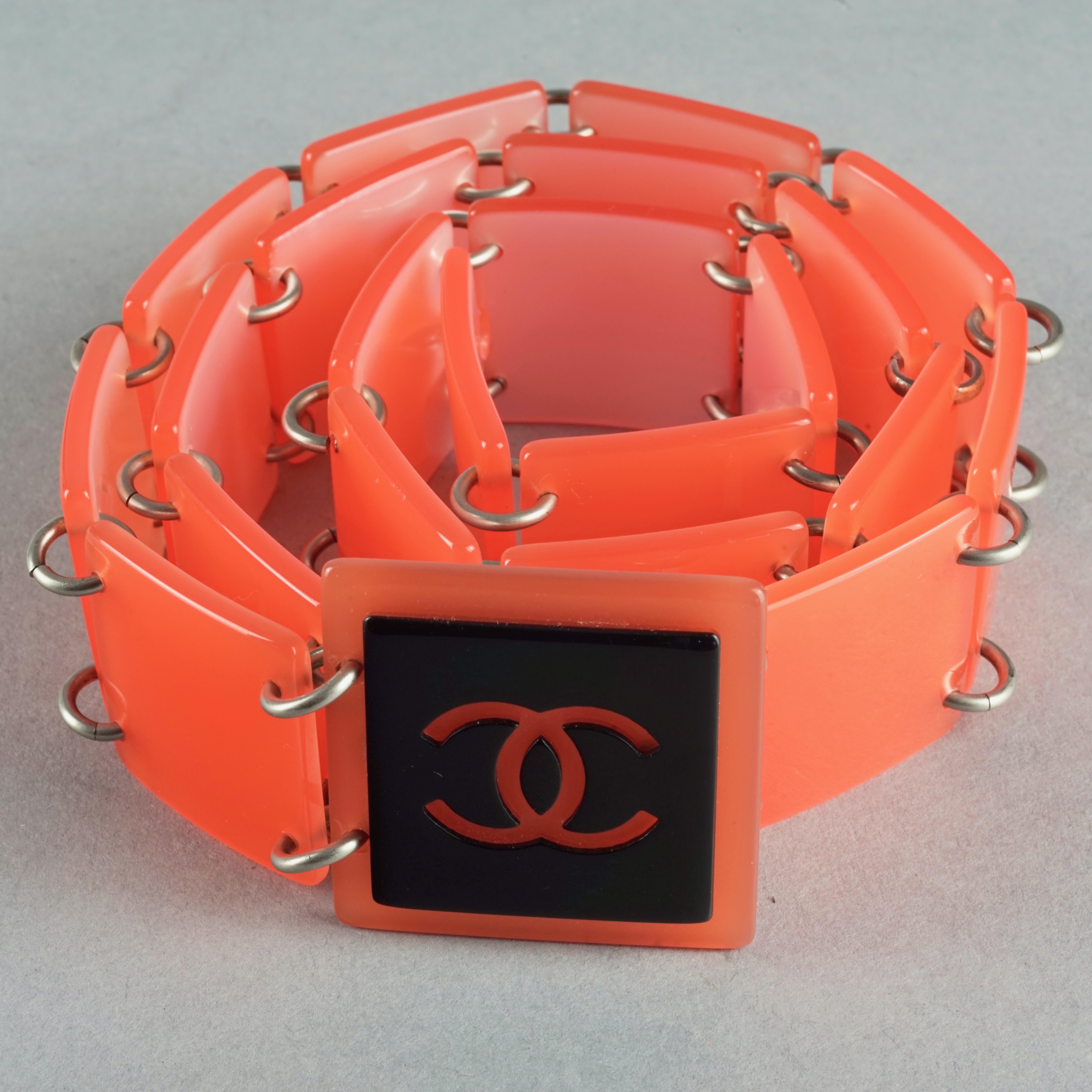 Vintage CHANEL Logo Neon Orange Modular Block Link Belt In Good Condition For Sale In Kingersheim, Alsace