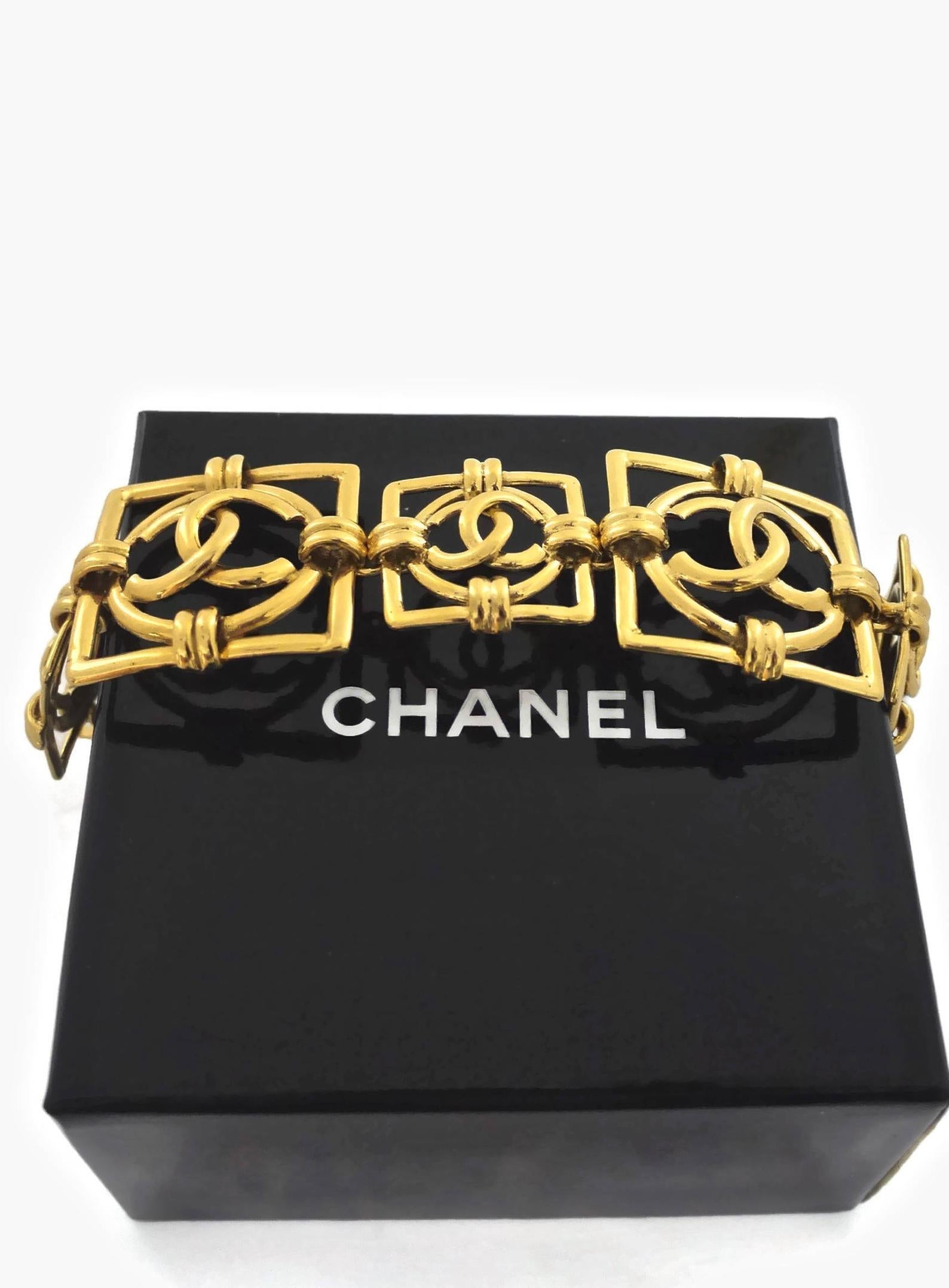 Vintage CHANEL Logo Openwork Link Bracelet

Measurements:
Height: 1.73 cms (4.4 cm)
Wearable Length: 6.88 inches (17.5 cm)

Features:
- 100% Authentic CHANEL.
- 5 articulated Chanel CC logo square discs.
- Signed CHANEL 2 CC 9 Made in France.
- Gold