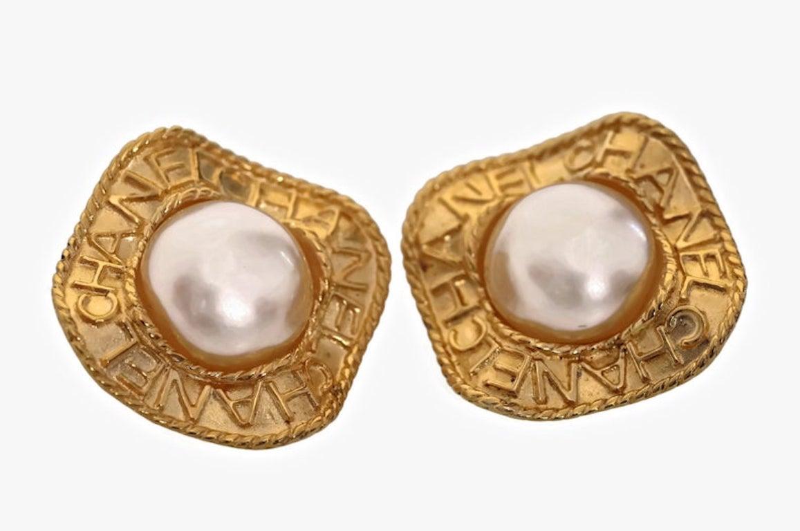 Women's Vintage CHANEL Logo Pearl Concave Earrings