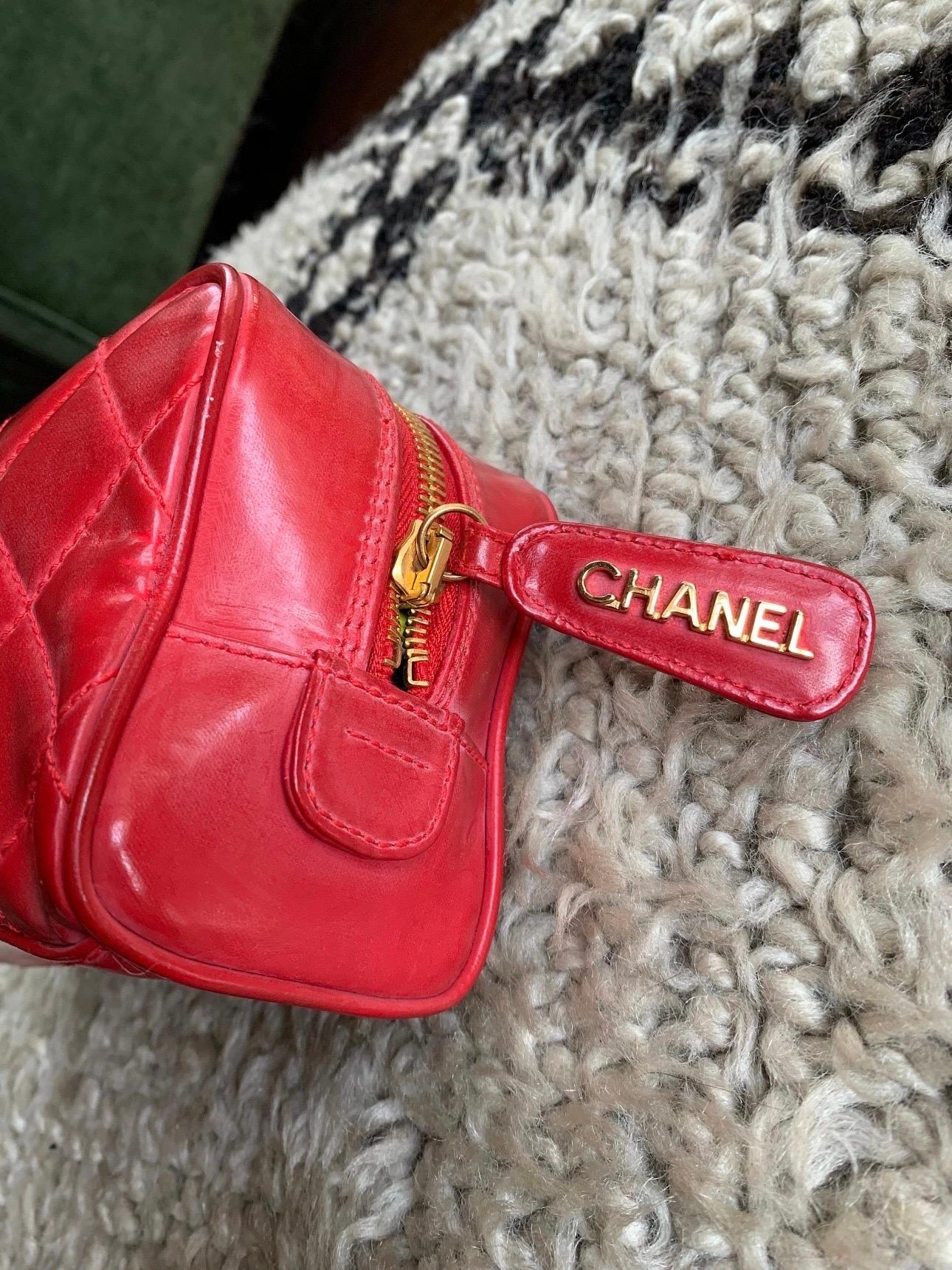 Vintage CHANEL Logo Quilted Red Leather Gold Zipper Pull Bag Clutch Purse Bag In Good Condition In Malibu, CA