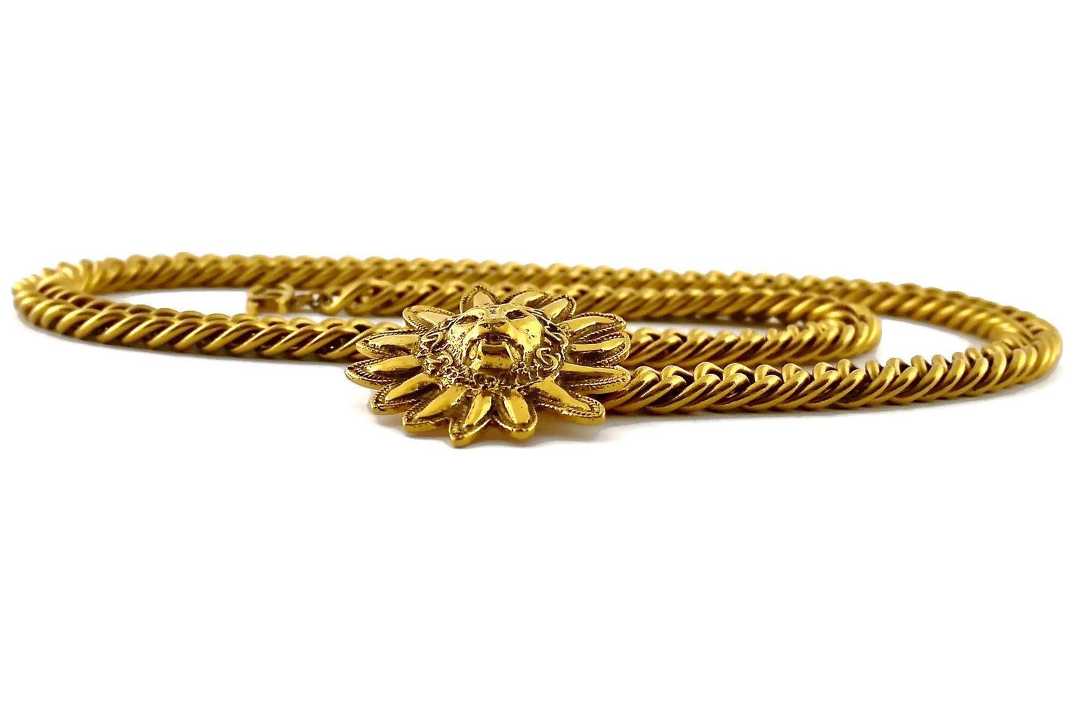 Vintage CHANEL Logo Sun Lion Head Medallion Necklace Belt In Excellent Condition For Sale In Kingersheim, Alsace