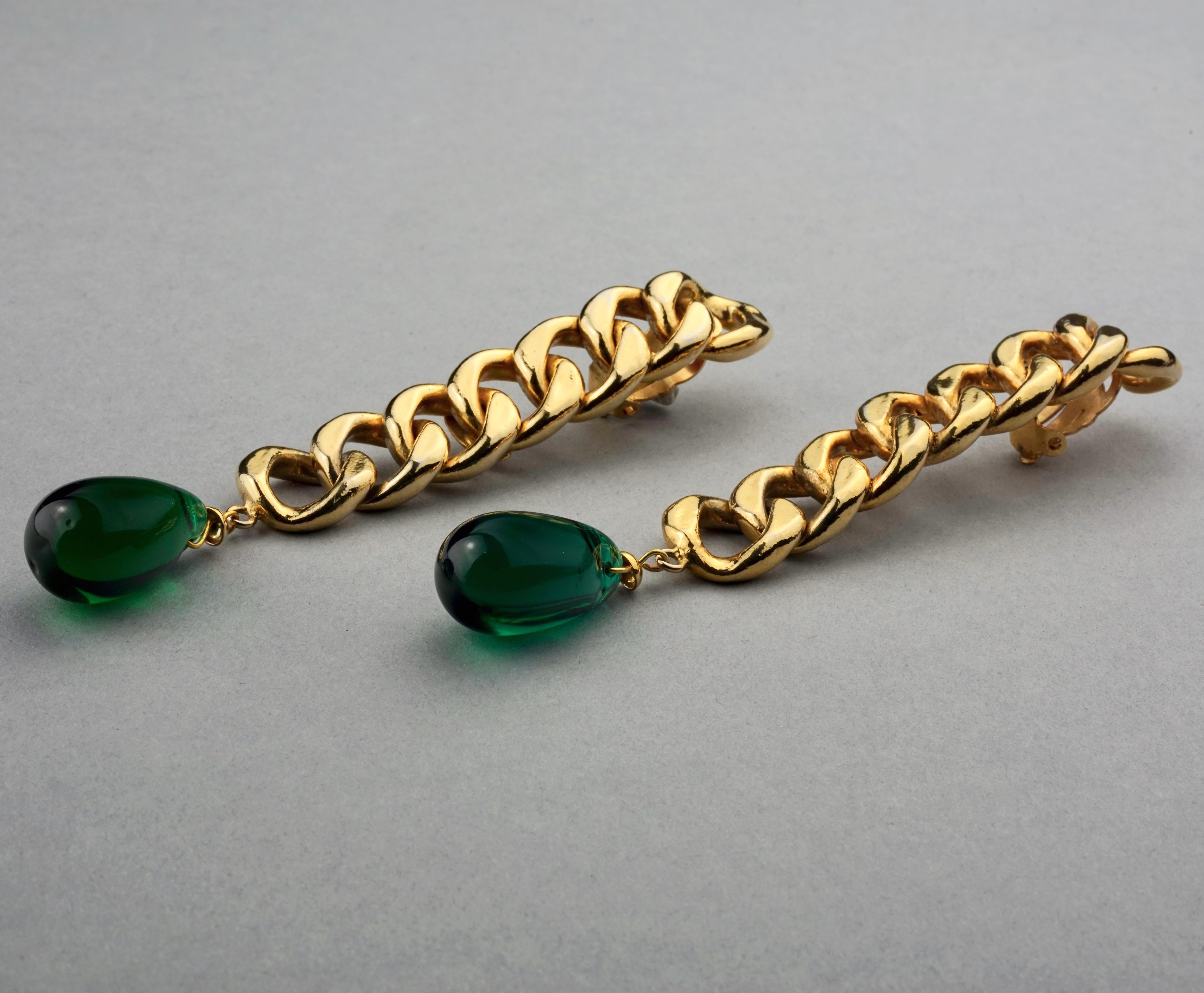 Vintage CHANEL Long Chain Green Glass Drop Earrings In Good Condition In Kingersheim, Alsace