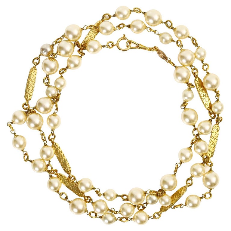 Women's Vintage Chanel Long Pearl Necklace Circa 1980s For Sale