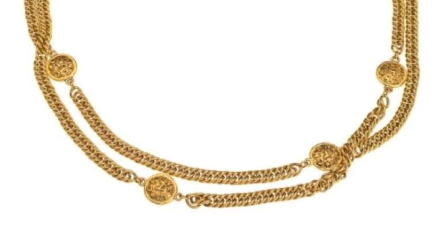 Vintage Chanel lange Sautoir-Halskette mit Löwenmotiven und Chanel-Logos.

Spezifikationen: Länge: 68 Zoll