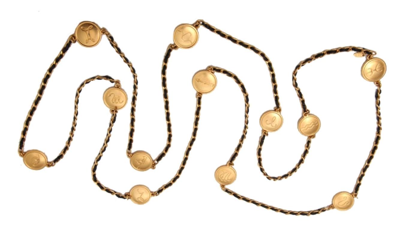 Vintage Chanel Lange Halskette mit Zodiac-Motiv Damen im Angebot