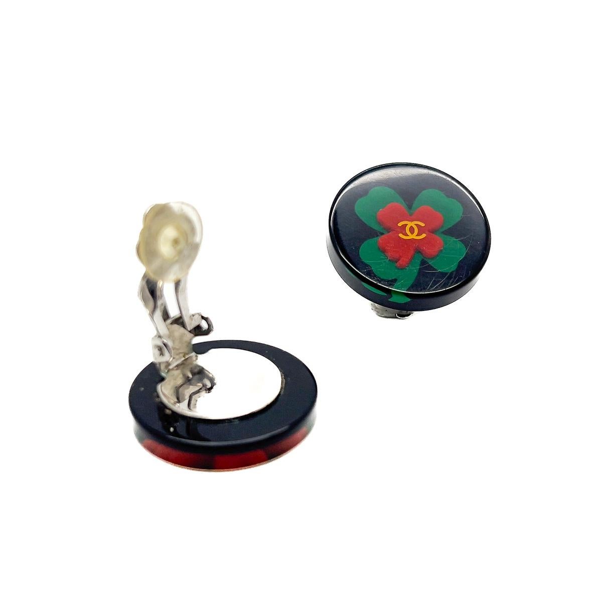 Pendientes vintage Chanel Lucky Shamrock CC Logo 2004 en Bueno estado para la venta en Wilmslow, GB