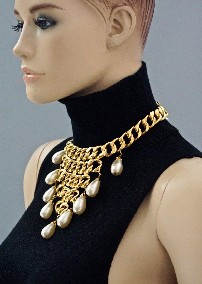 Vintage CHANEL Massive Chain Pearl Drop Choker Necklace In Excellent Condition In Kingersheim, Alsace
