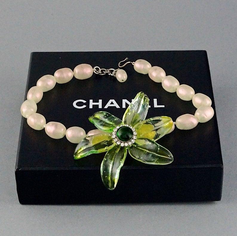 Vintage 1998 CHANEL Massive Flower Gripoix Murano Rhinestone Pearl Choker Necklace

Measurements:
Height: 3.54 inches (9 cm)
Width: 3.54 inches (9 cm) 
Glass Pearls:  0.78 inch (2 cm)  X  0.51 inch (1.3 cm)
Wearable Length: 16.4 inches (41 cm) to