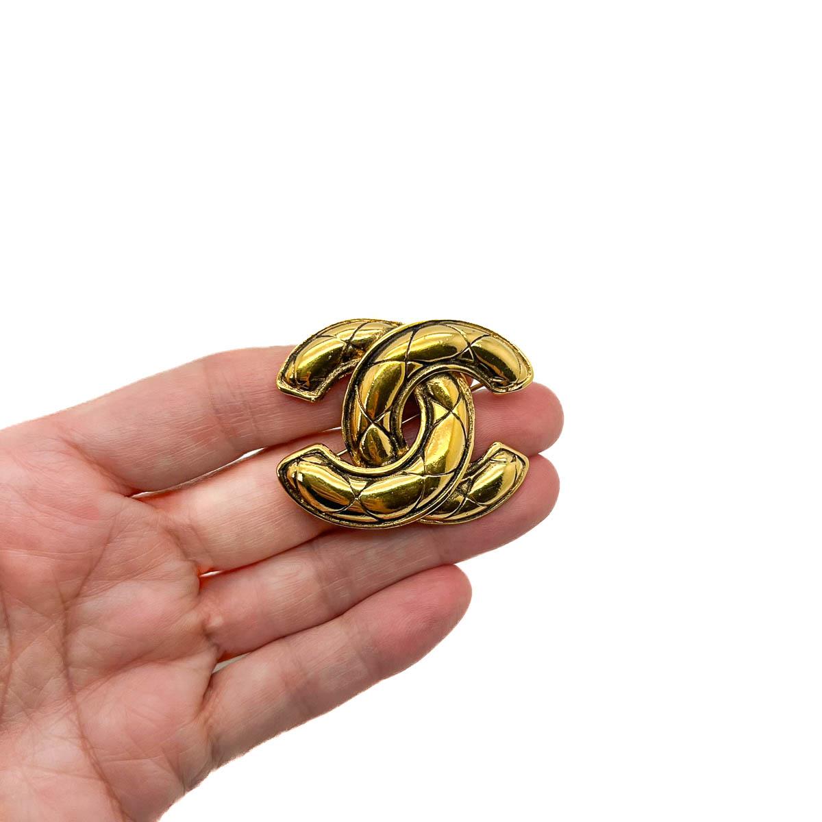 Vintage Chanel Matelassé CC Logo Brooch 1980s In Good Condition For Sale In Wilmslow, GB