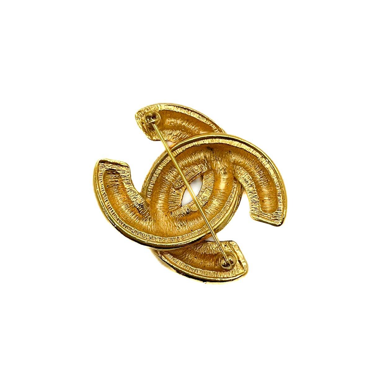 Women's or Men's Vintage Chanel Matelassé CC Logo Brooch 1980s For Sale