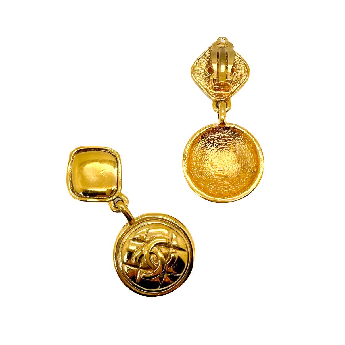 Boucles d'oreilles Chanel Matelassé CC Logo Rare 1980 en vente 2