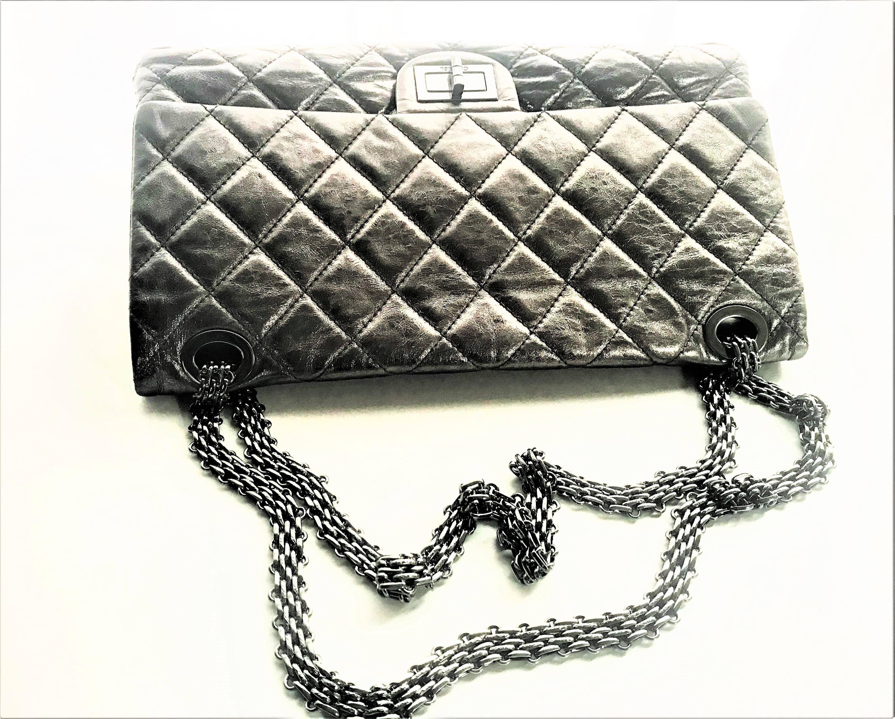 Chanel Leder Distressed Silber Reissure 2, 55 Maxi-Doppelklappentasche 2000er Jahre   im Angebot 6