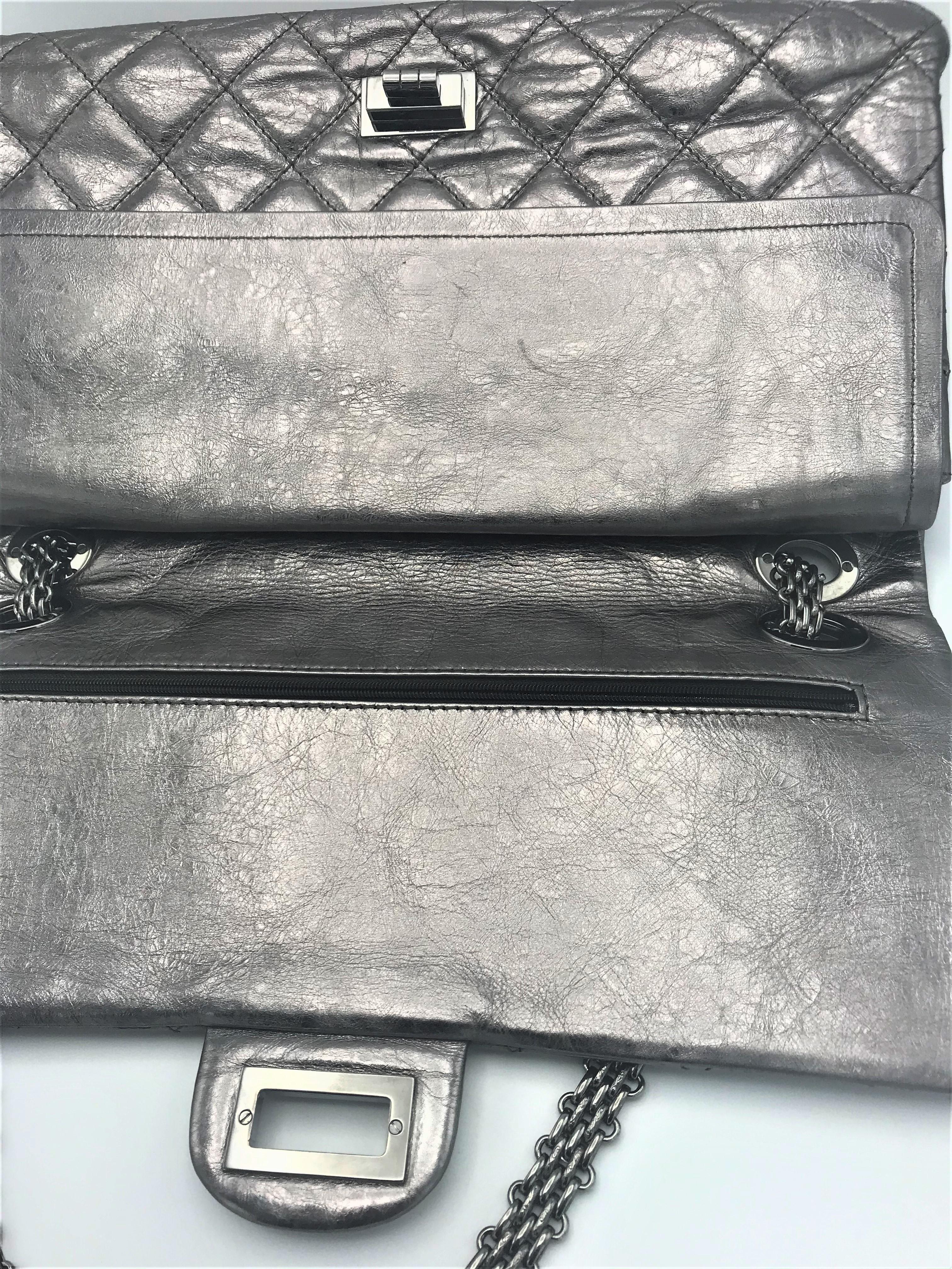 Chanel Leder Distressed Silber Reissure 2, 55 Maxi-Doppelklappentasche 2000er Jahre   im Angebot 3