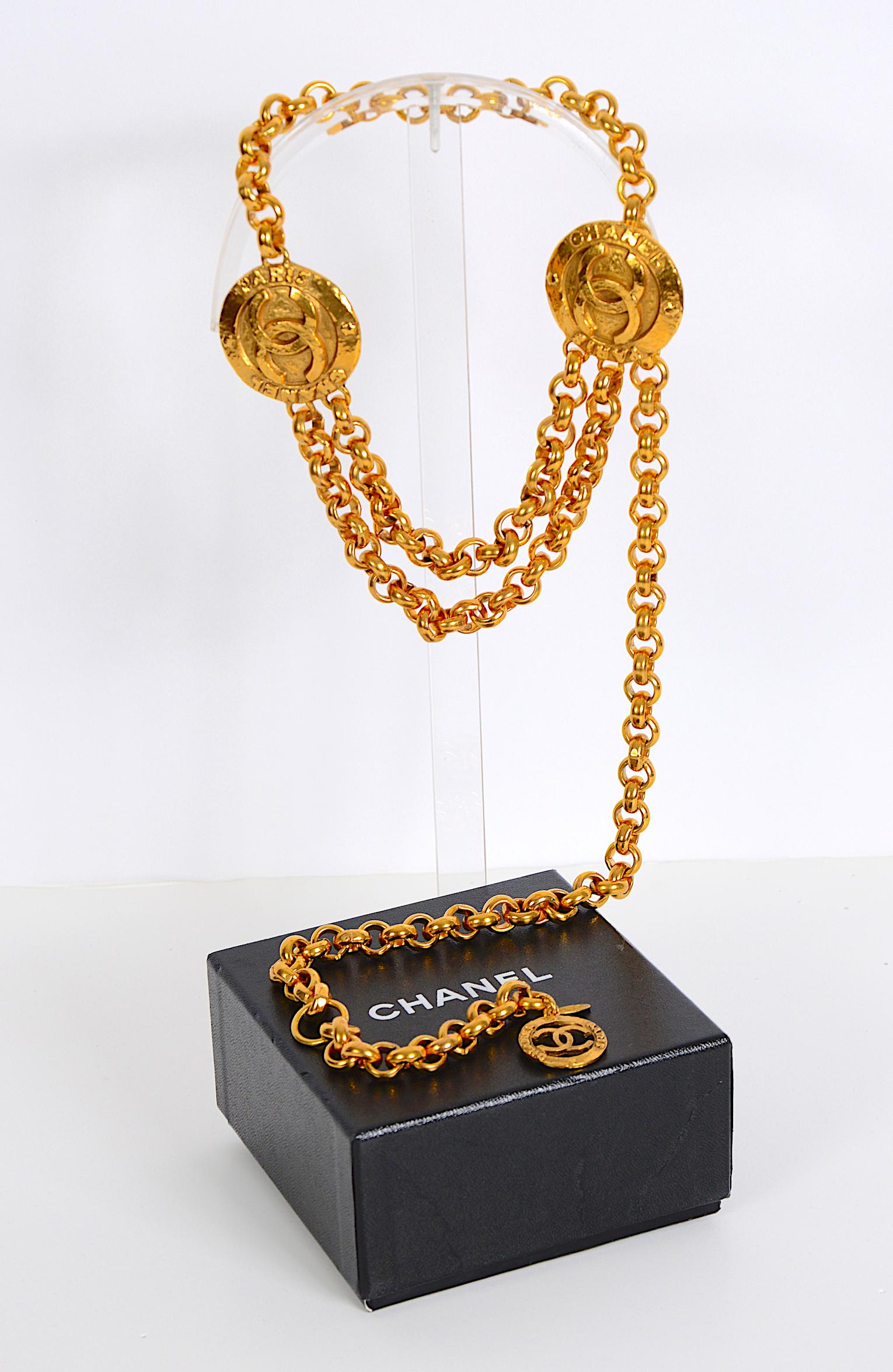 Vintage Chanel medallion gold chain belt 28/6120  1