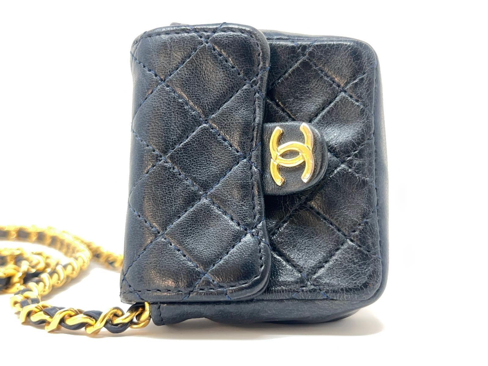 Vintage Chanel Micro Mini Lambskin Leather GHW 1990 Collection In Good Condition In Baleares, Baleares