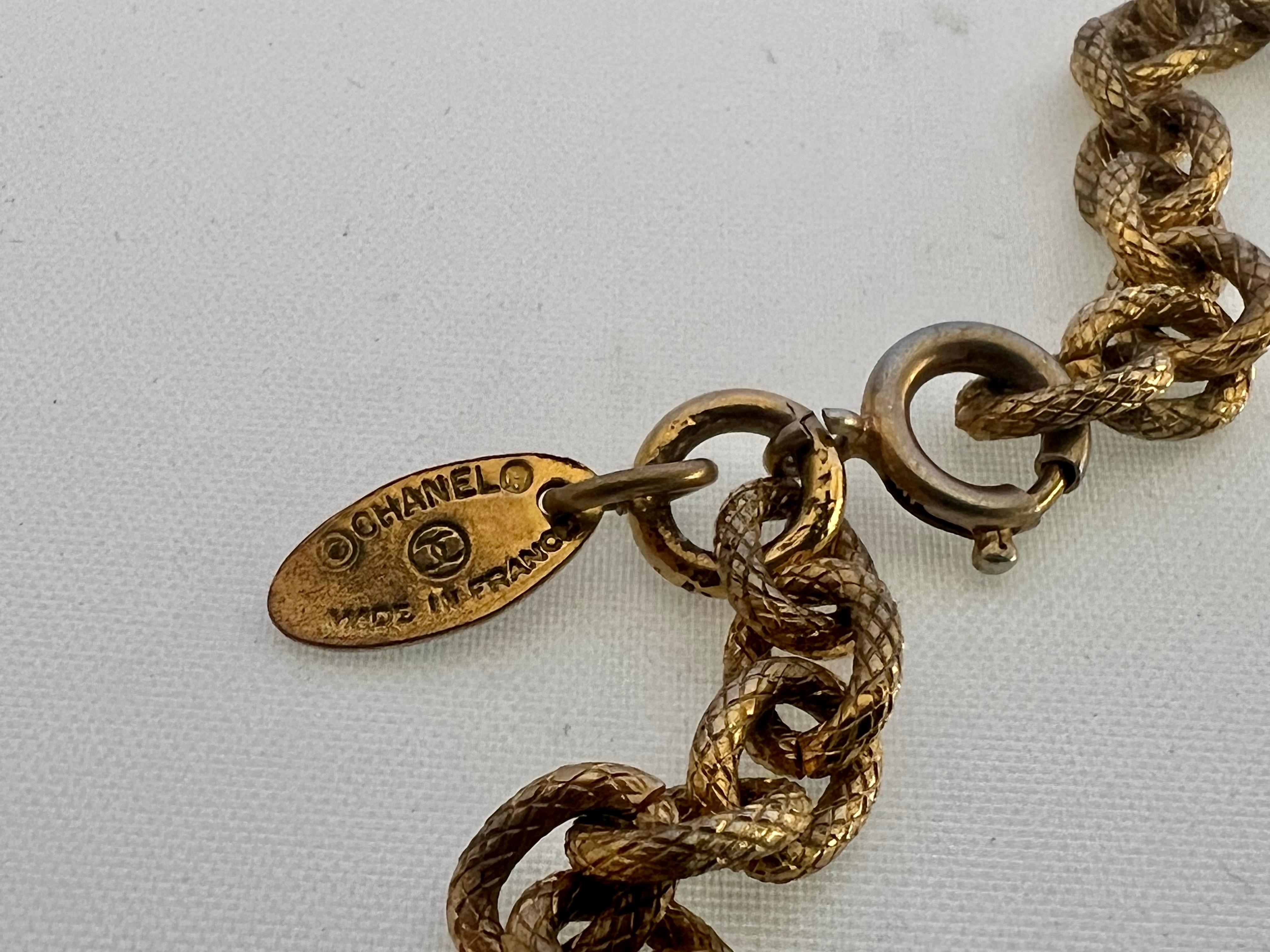 Vintage Chanel Halskette mit Schmuck- und Perlenanhänger mit Nahen Osten-Motiv  im Angebot 1