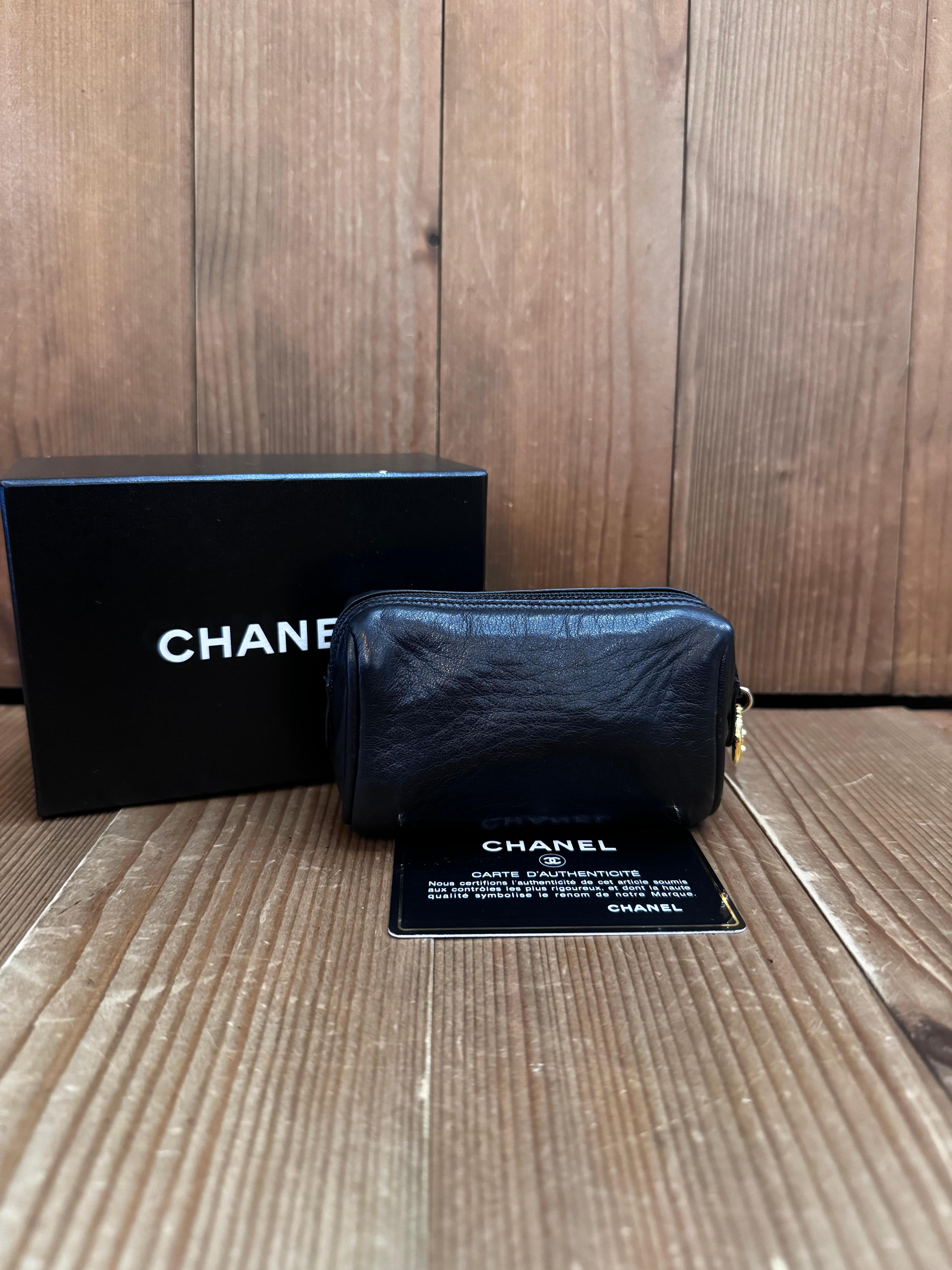1996 Vintage CHANEL Mini Calfskin Leather Lipstick Coin Pouch Black In Good Condition In Bangkok, TH