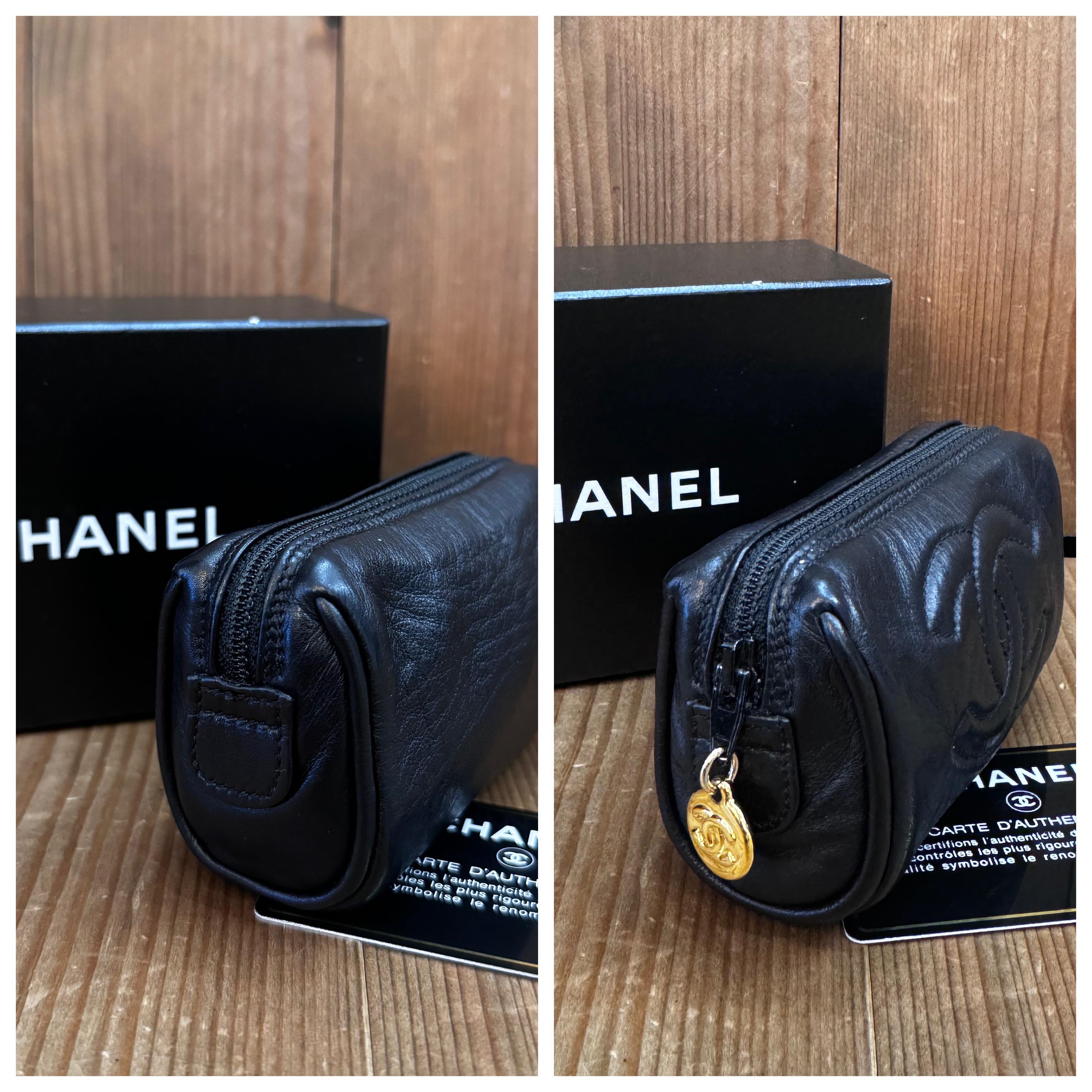 Women's or Men's 1996 Vintage CHANEL Mini Calfskin Leather Lipstick Coin Pouch Black For Sale