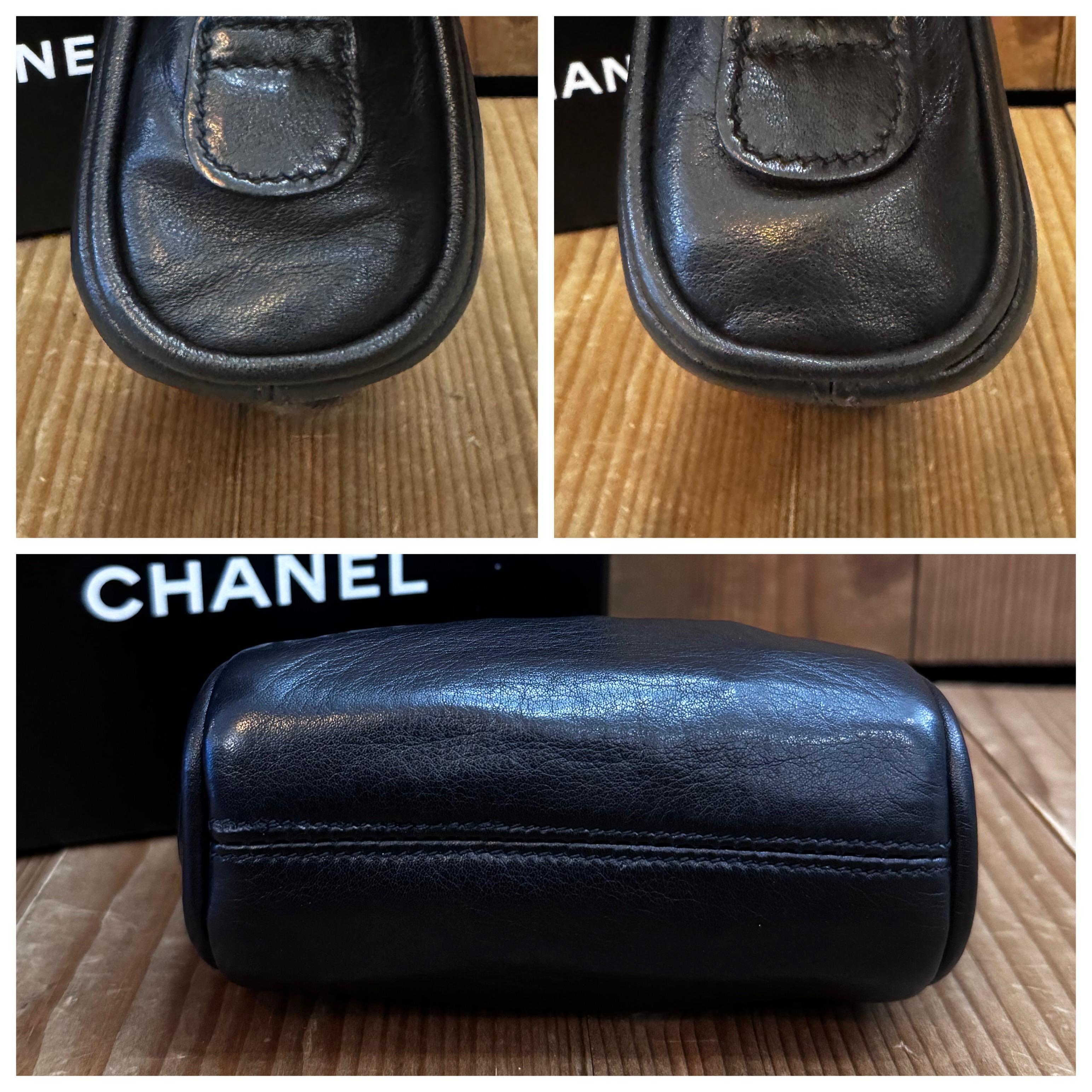 Women's or Men's 1996 Vintage CHANEL Mini Calfskin Leather Lipstick Coin Pouch Black For Sale