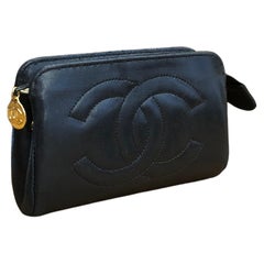 CHANEL Mini-Lammfell-Lederbeuteltasche in Schwarz ( Altverkleidet)