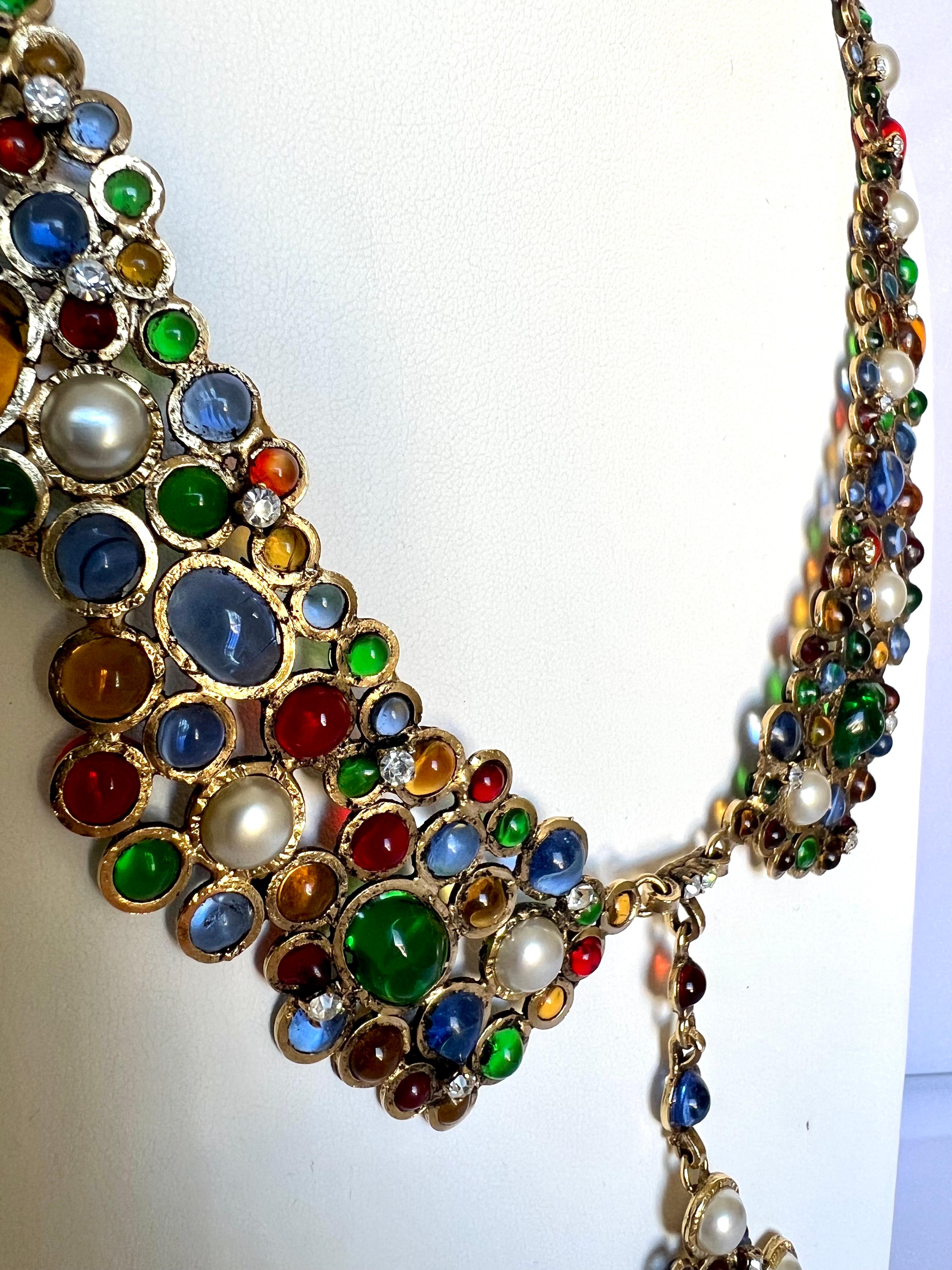 Vintage Chanel Mogul-Halskette mit Anhänger aus Glas und Kunstperlen im Vintage-Stil  (Kunsthandwerker*in)