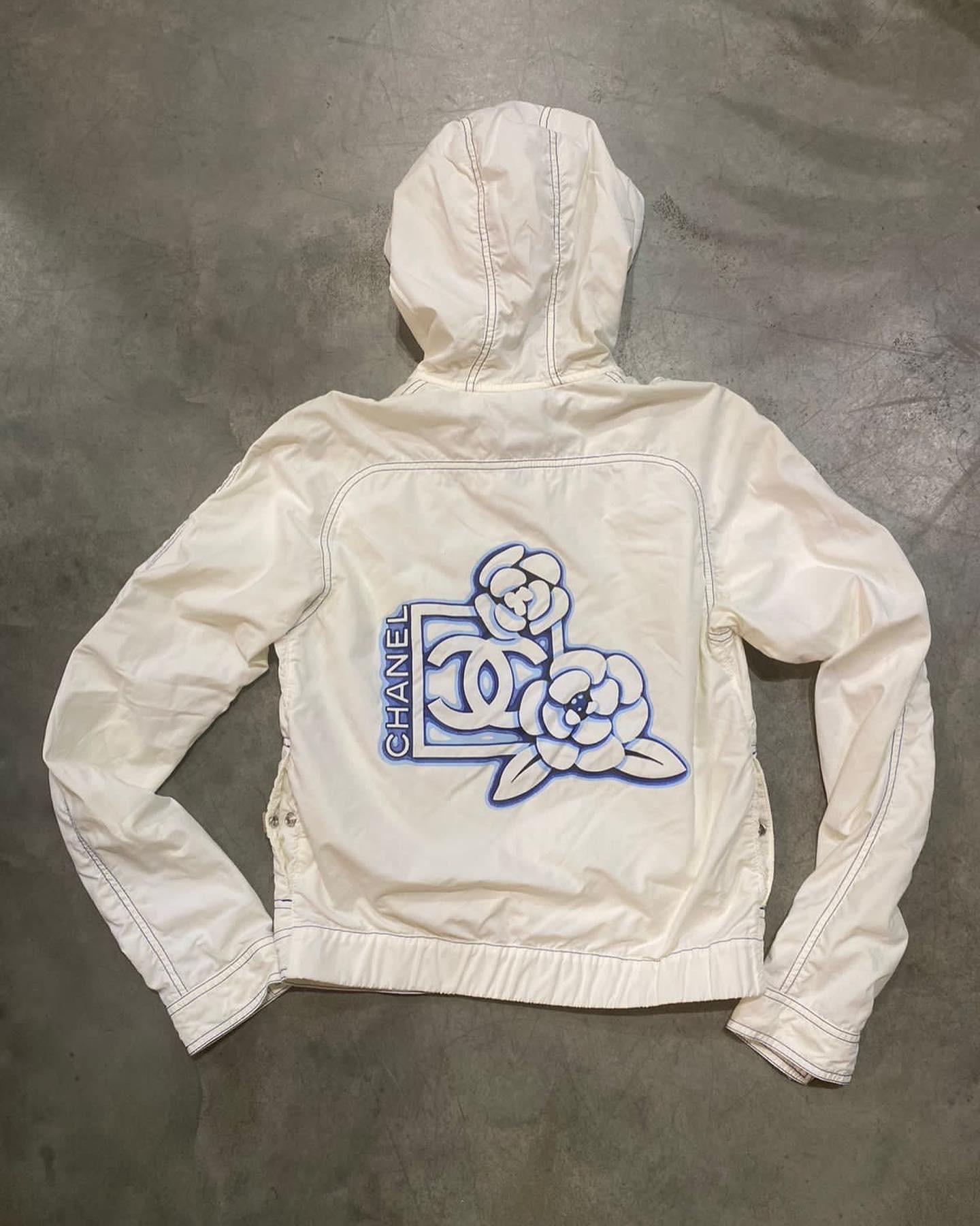 Vintage CHANEL Monogram Logo CC FLORAL White Blue Jacket Sport Coat Bomber For Sale 2
