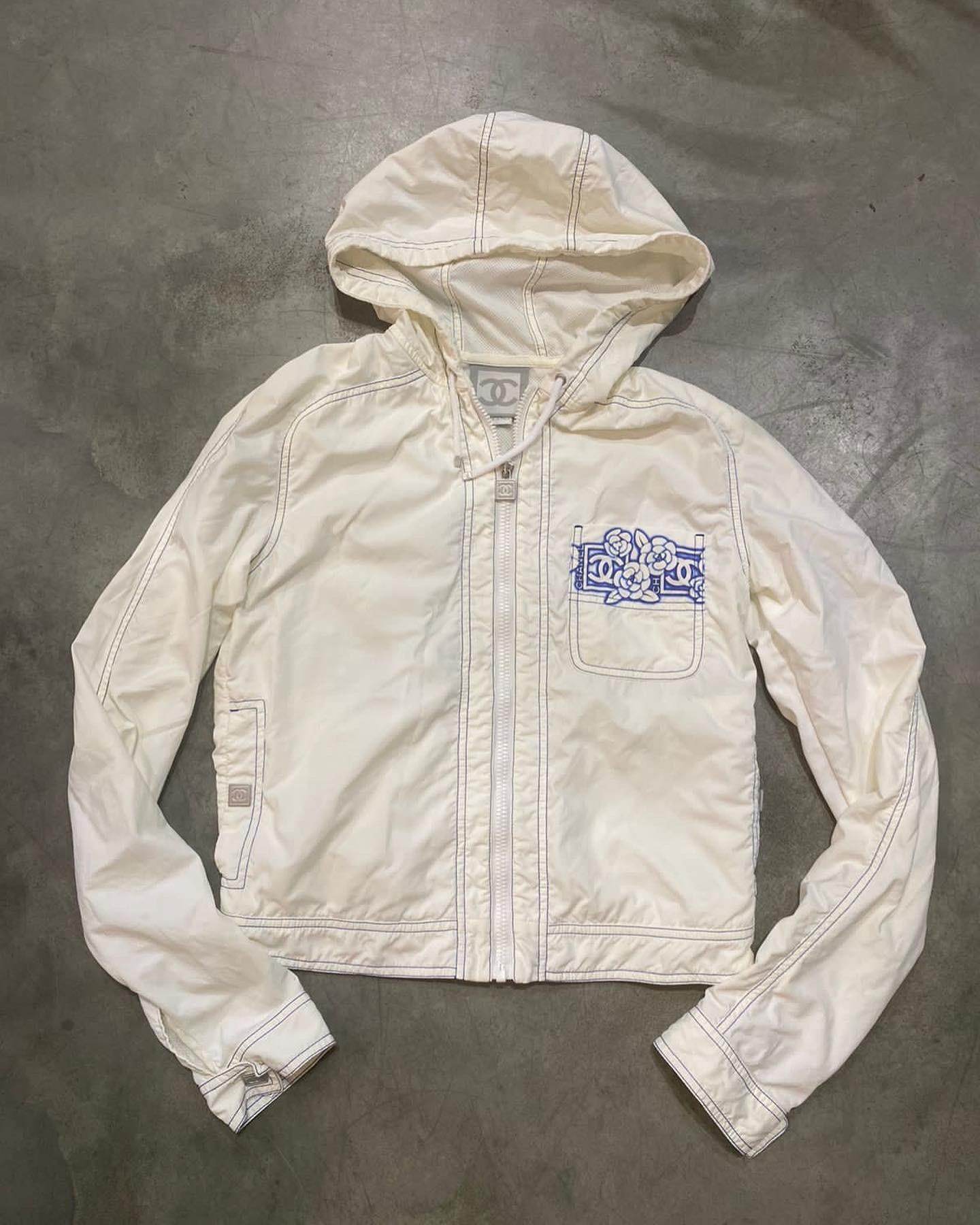 Vintage CHANEL Monogram Logo CC FLORAL White Blue Jacket Sport Coat Bomber For Sale 3