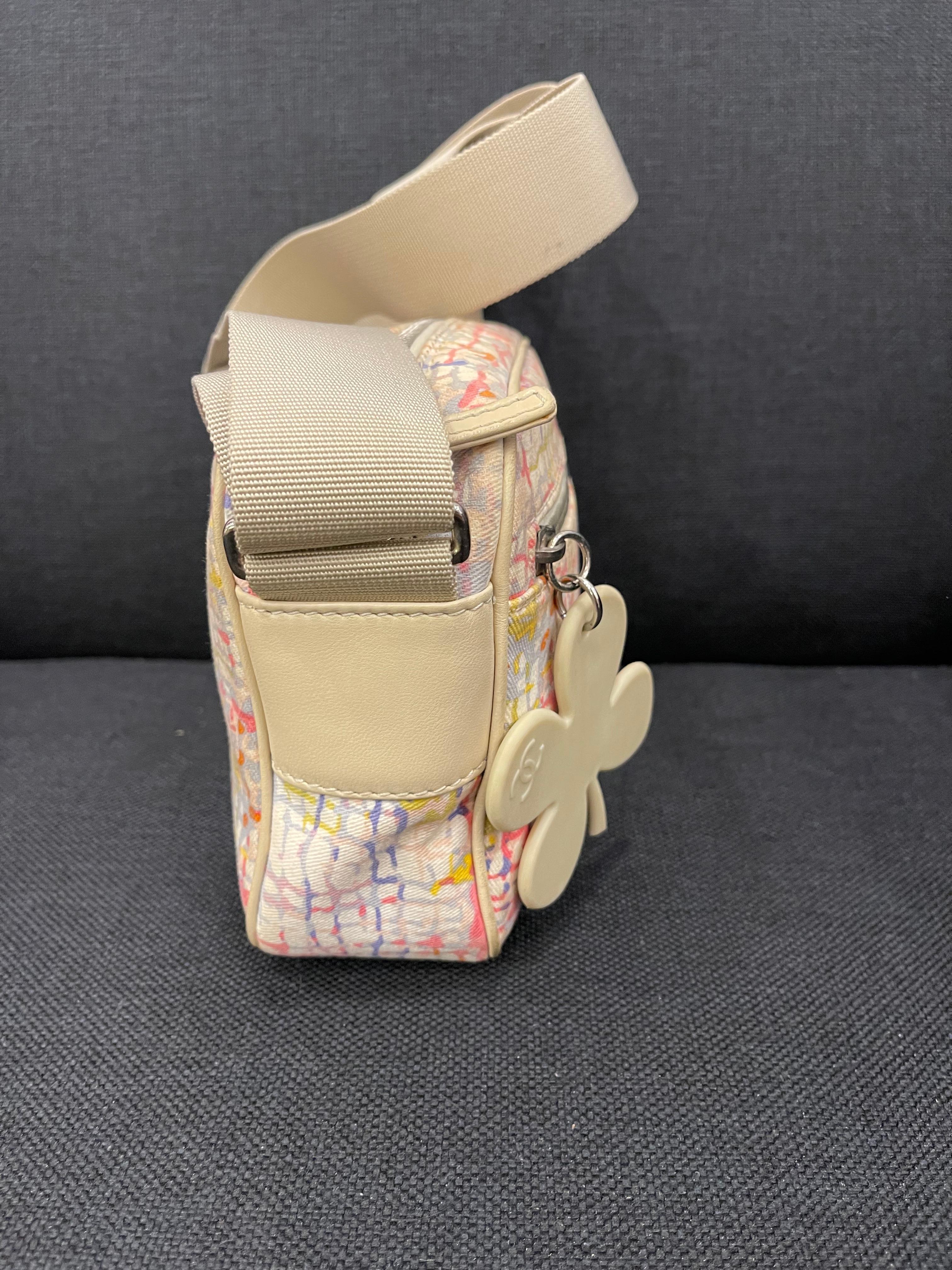 Vintage Chanel Multicolor Canvas Clover Camera Bag en vente 7