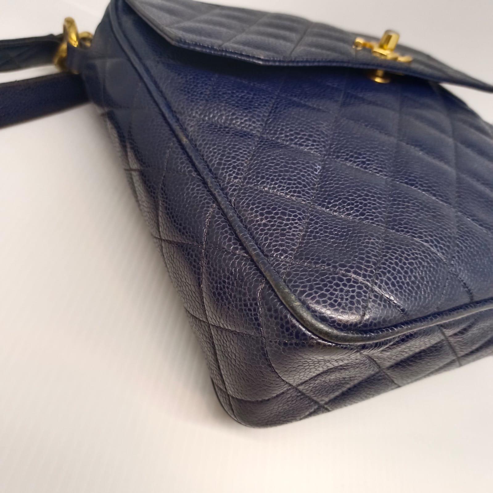 Chanel Marineblaue Kaviar-Sling Bag in Kaviar im Angebot 4