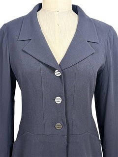 Giacca vintage Chanel blu navy in misto lana dal taglio sartoriale con bottoni con logo
