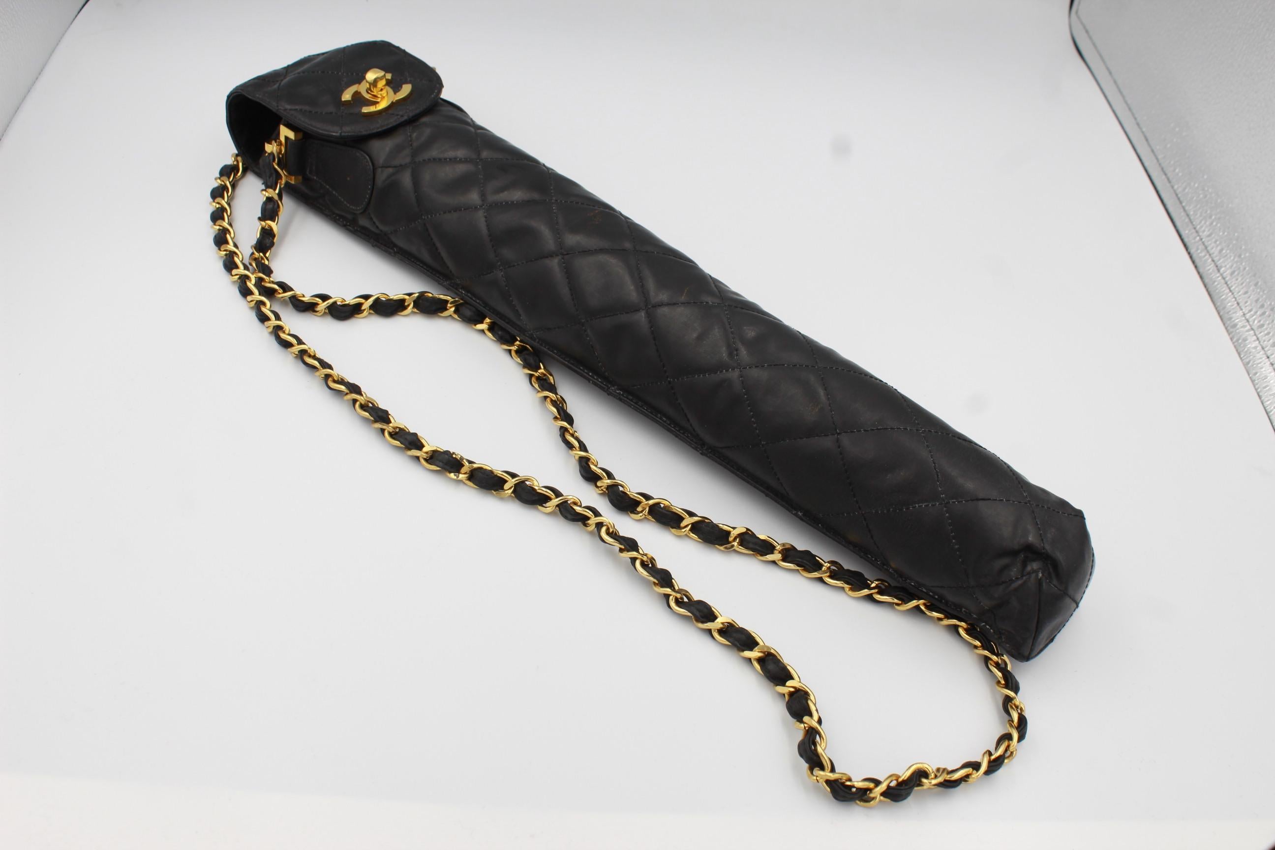 Really nice Chanel Umbrella Bag form the 90's with goolden hardware.
Good vintage condition some small signs of use in the umbrella bag. 
Umbrella itself in really good condition
With dust bag
